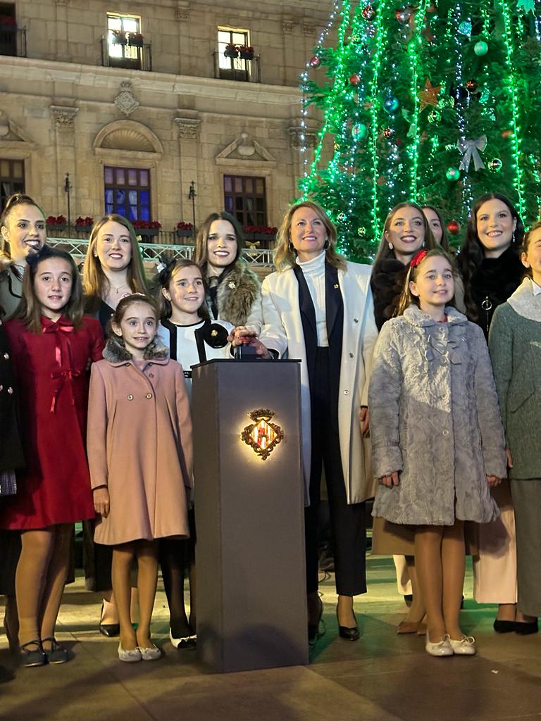 Carrasco: “Hui il•luminem el millor Nadal a Castelló amb més de 250 activitats per a tots els públics i en tots els barris”
