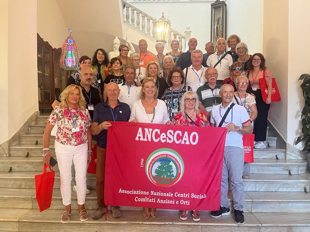 L'Ajuntament rep a una trentena de turistes italians recent arribats a la ciutat