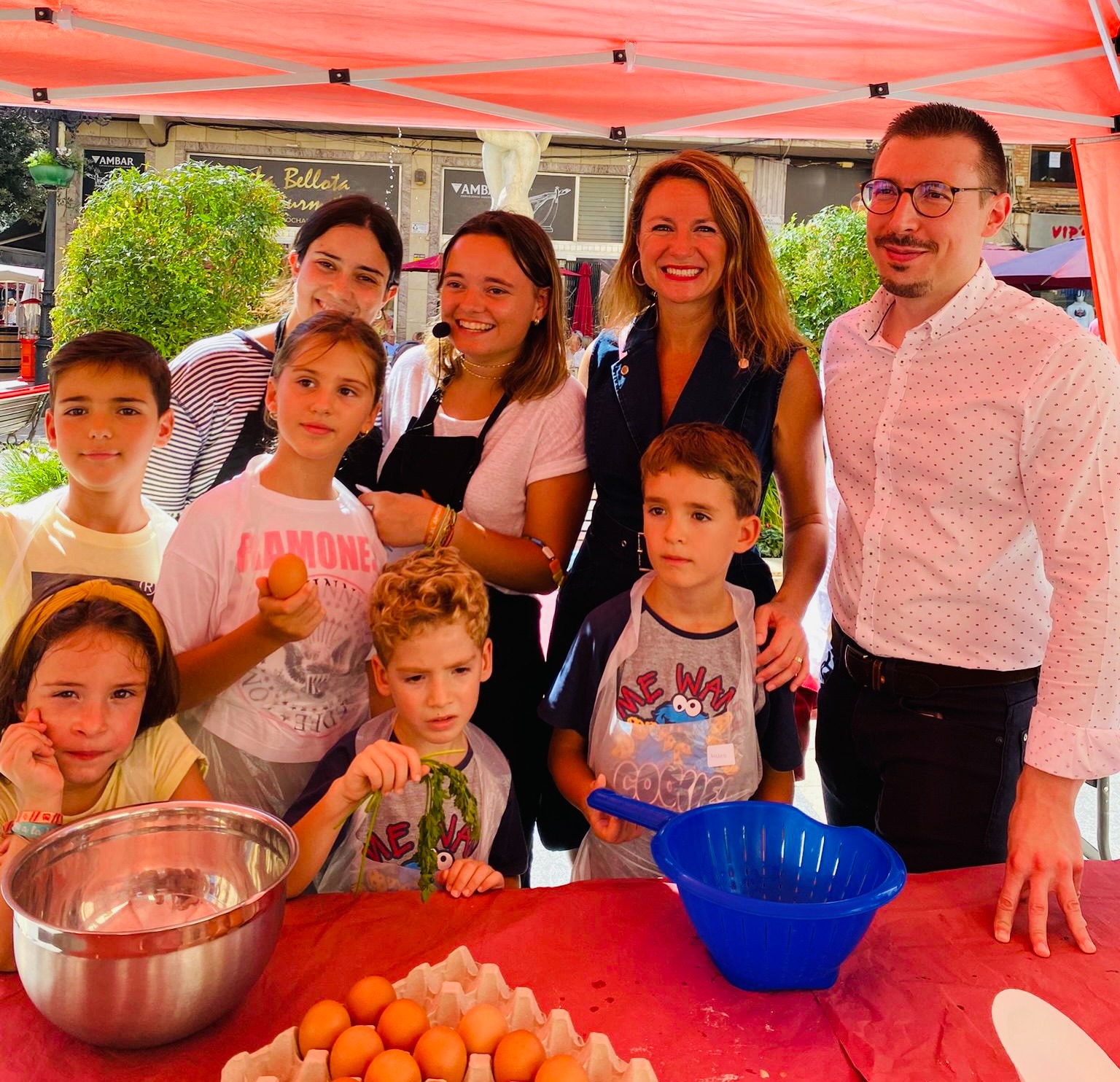 ‘Divercuina’ se adentra en el Mercado Central de Castellón para dar a conocer a los niños el producto de temporada