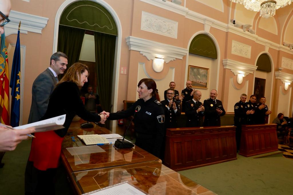 Un total de 16 agentes de la Policía Local de Castellón toman posesión como funcionarios de carrera
