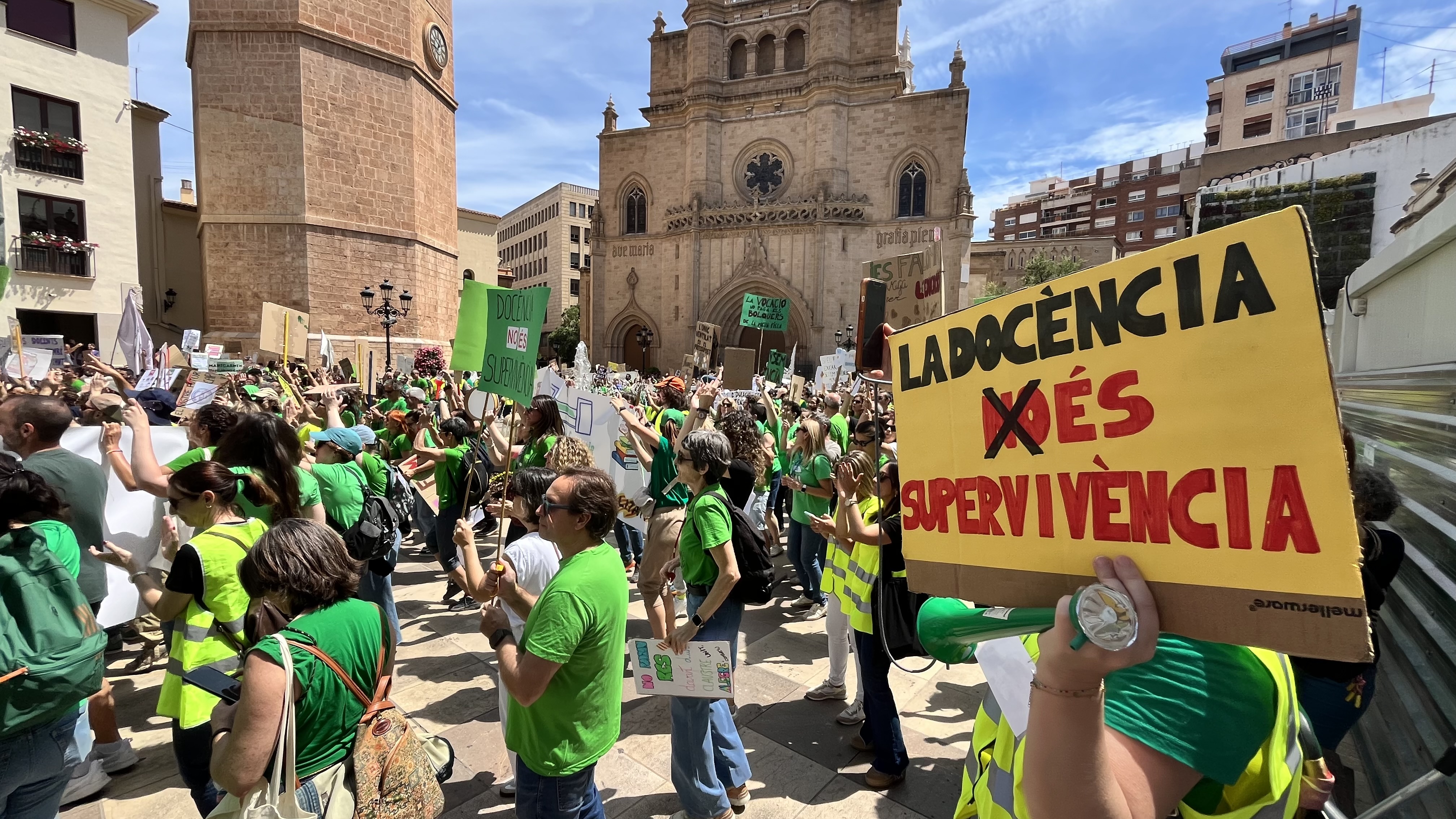 Carrasco donar l'esquena a professorat i famílies de Castelló per no defensar l'educació pública