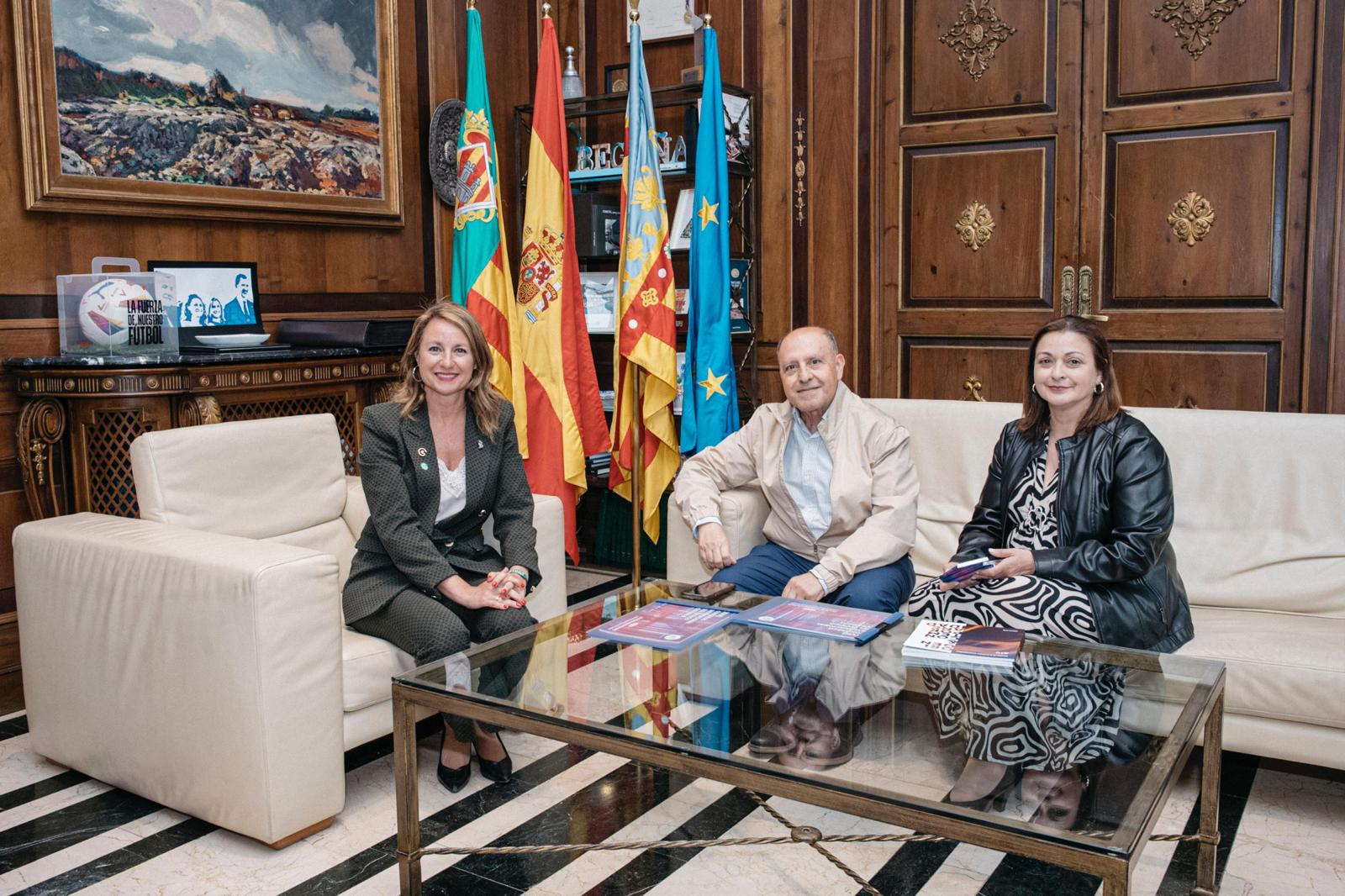 Carrasco traslada el apoyo del gobierno municipal al sector azulejero y a la celebración del XVIII Congreso Internacional del Técnico Cerámico de ATC