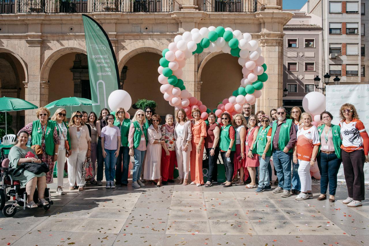 Carrasco pone el foco en la escucha a las mujeres con cáncer de mama y a su entorno 