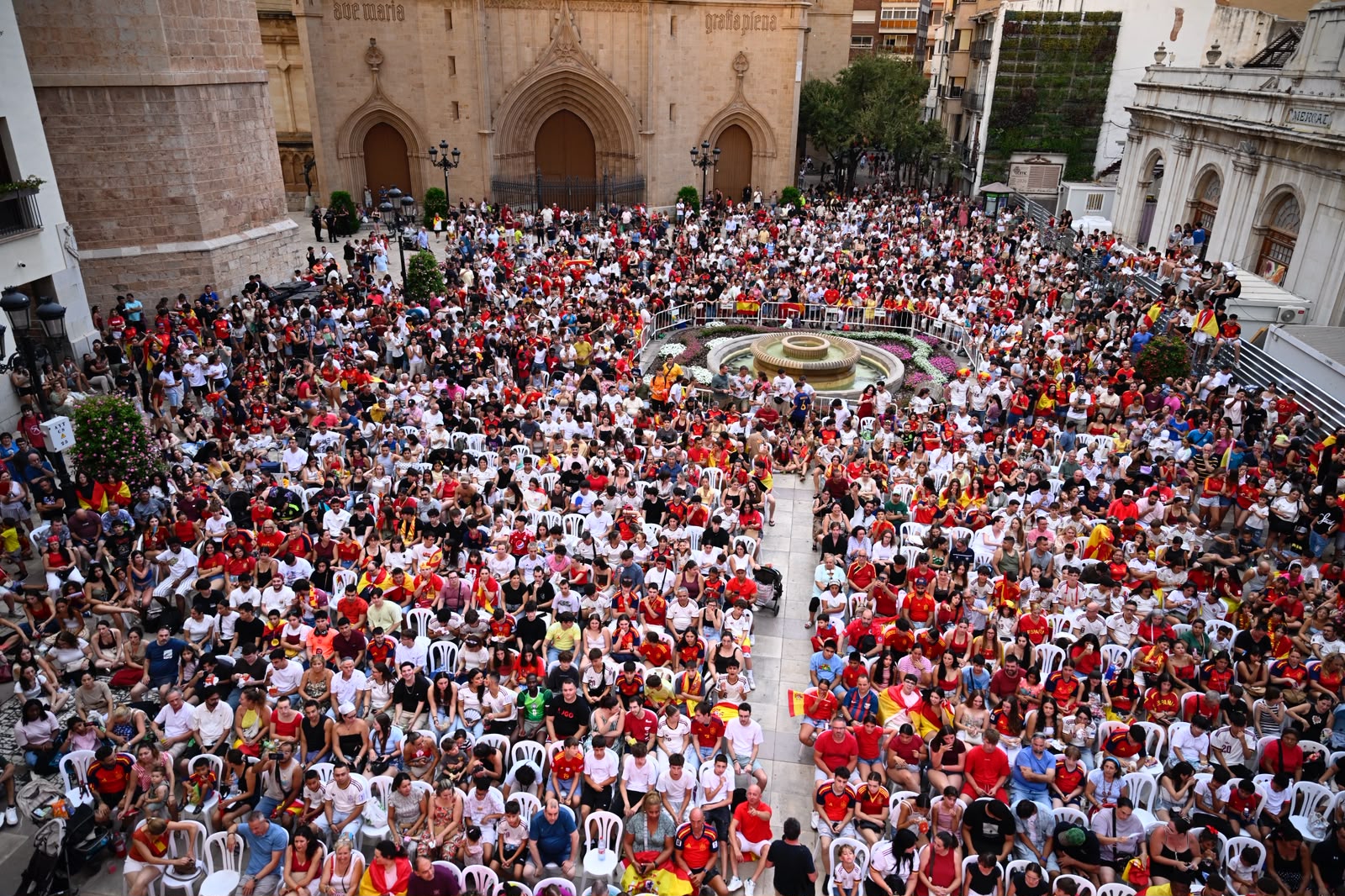 La Plaça Major vibra amb la selecció espanyola de futbol