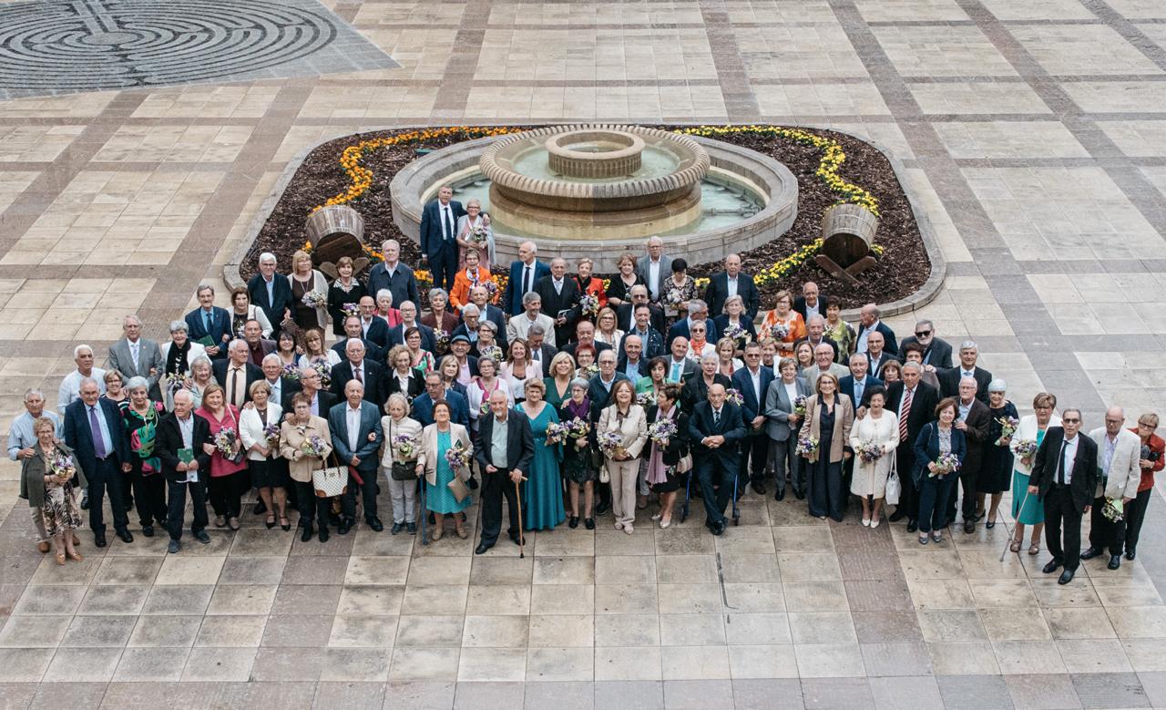 Castelló ret homenatge a 54 parelles que celebren les seues bodes d'or