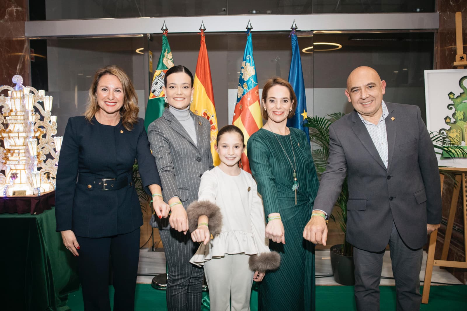 Begoña Carrasco presenta i fa lliurament de les polseres de la Magdalena 2026 a les reines de les festes Clara Sanz i Ana Colón