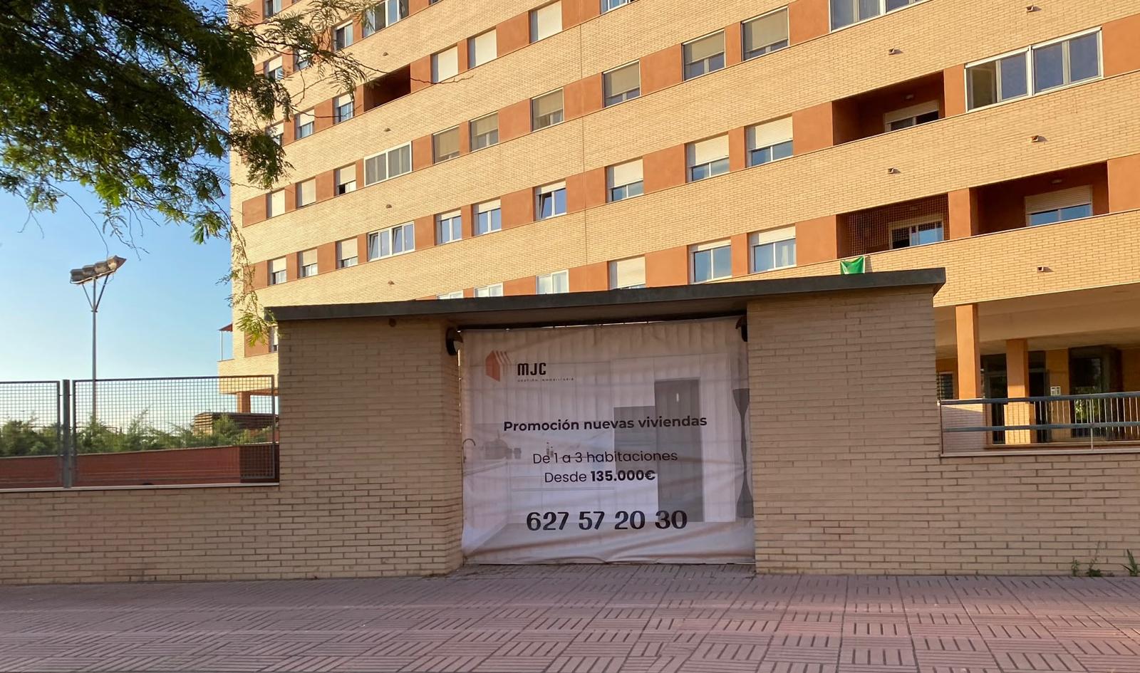 Carrasco dona permisos per a convertir baixos comercials en mini habitatges al carrer Riu Danubi