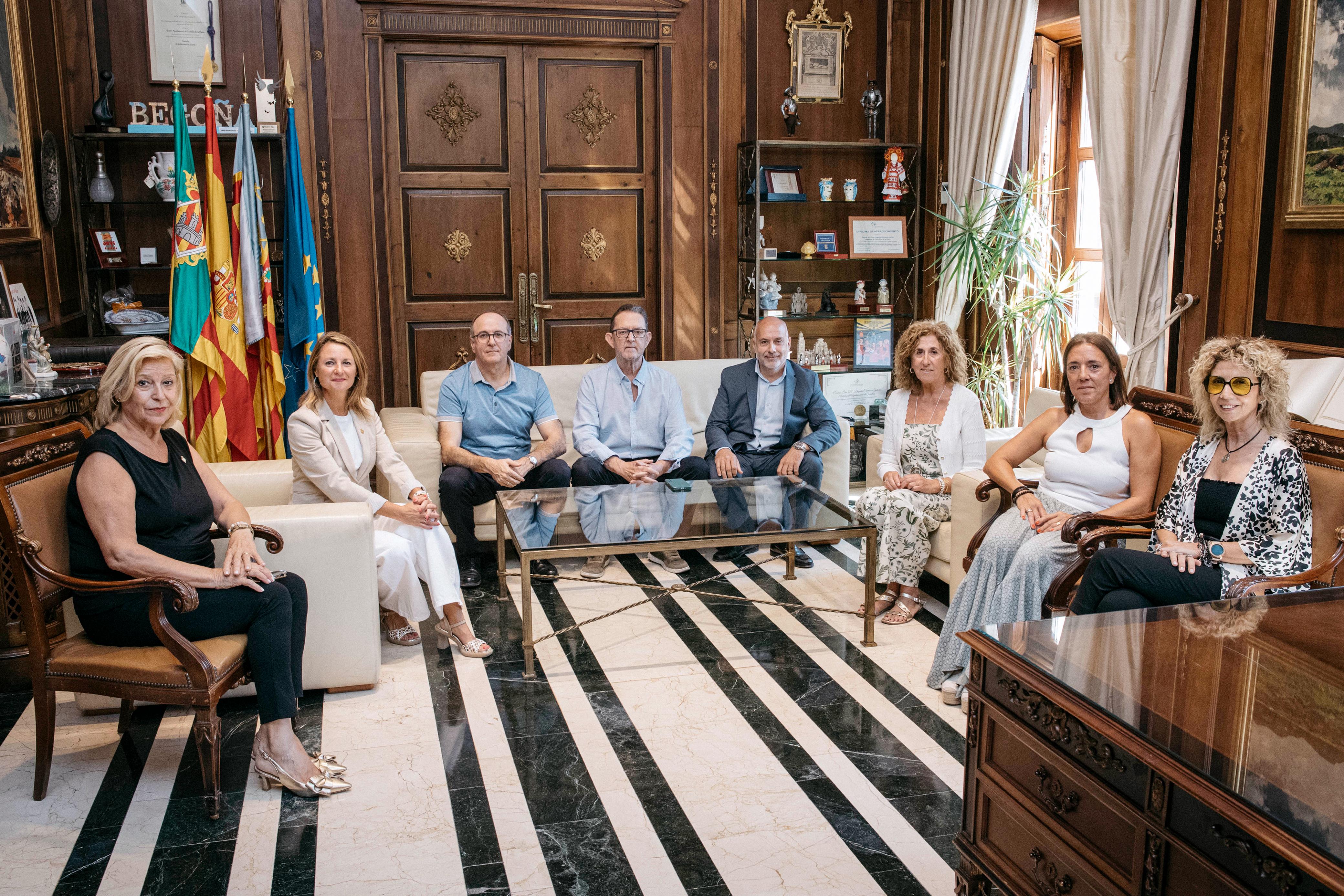 Carrasco recolza la tasca de la Fundació Alzheimer Salomé Moliner en el Dia Mundial de la malaltia
