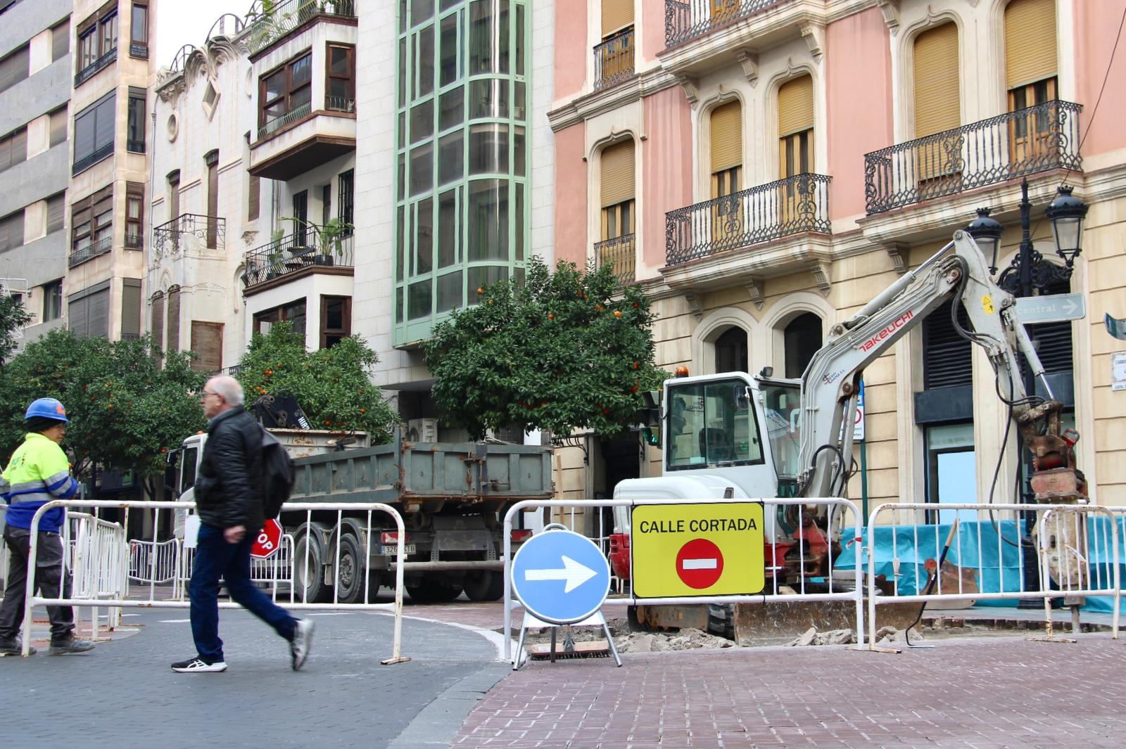 Les obres de la plataforma del TRAM permetran l'accés a residents i zones de càrrega i descàrrega en Gasset, Alloza, Luis Vives i Temprado