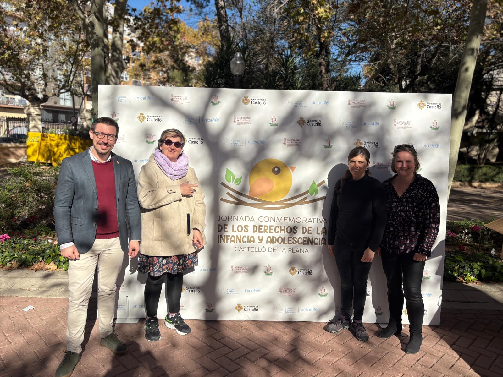 Desenes de famílies participen en la Jornada dels Drets de la Infància al parc Ribalta organitzada per la regidoria de Família