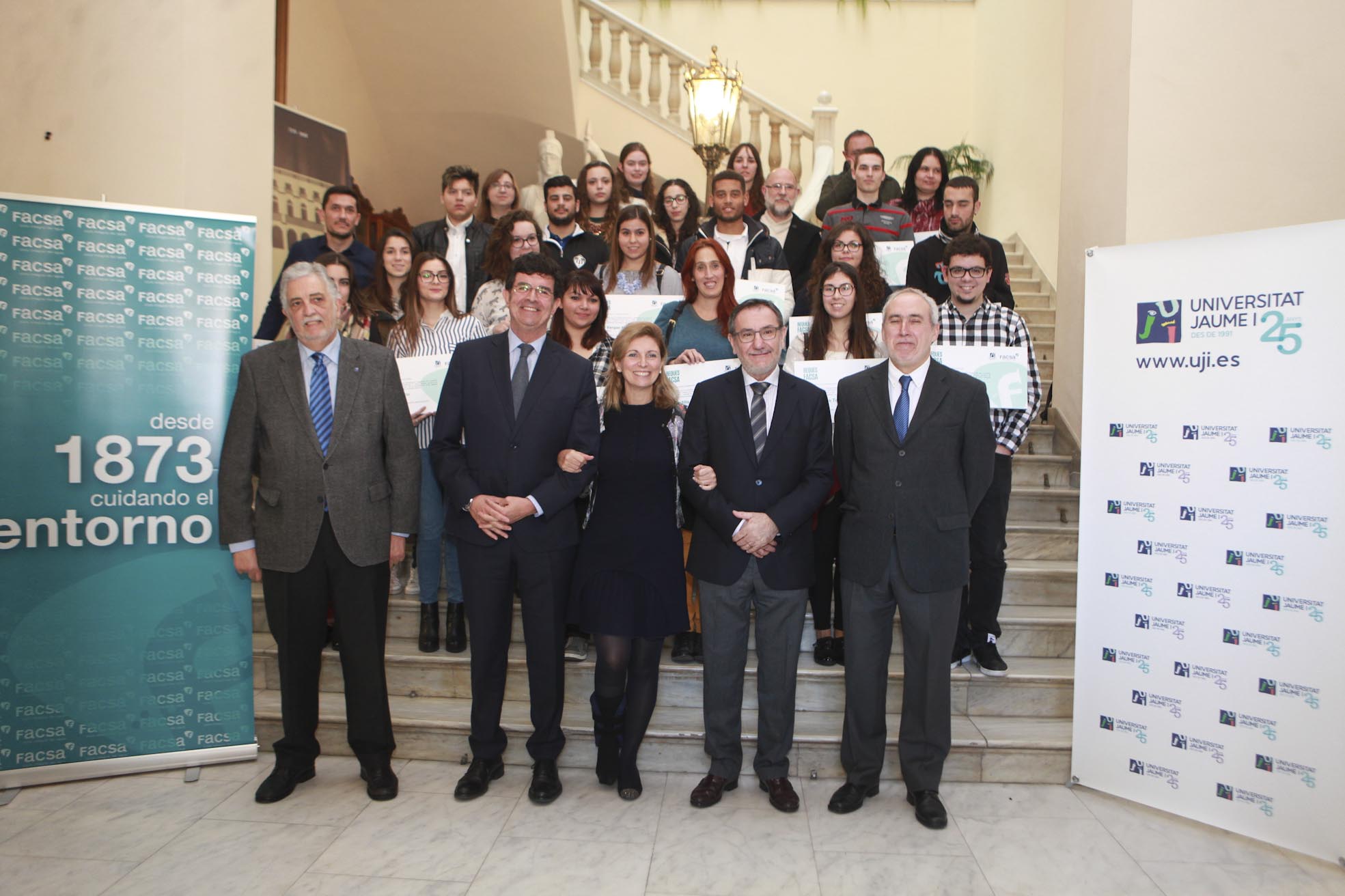 170130 entrega becas (1).jpg