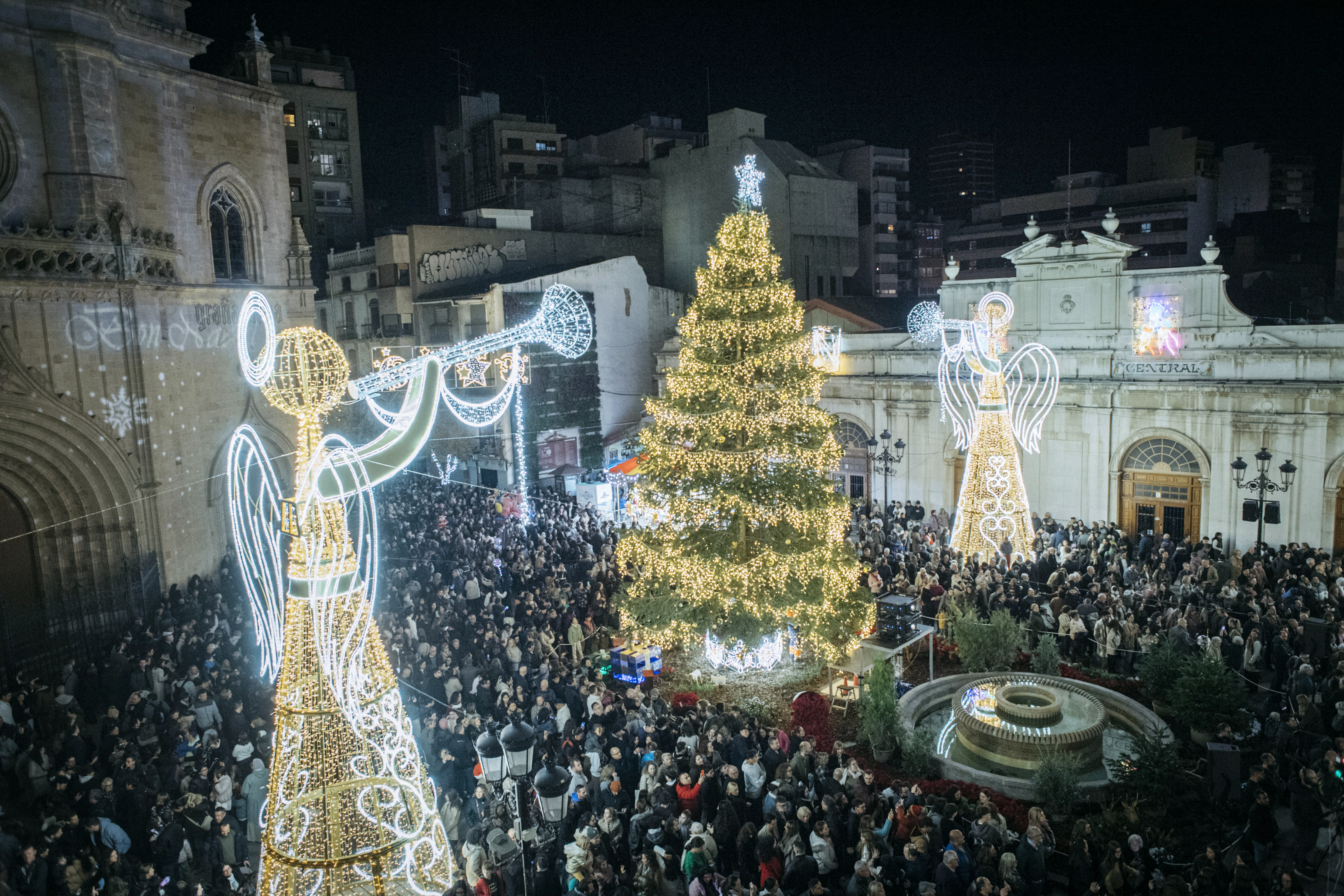 L’Encesa’ de llums de Nadal fa brillar Castelló com mai