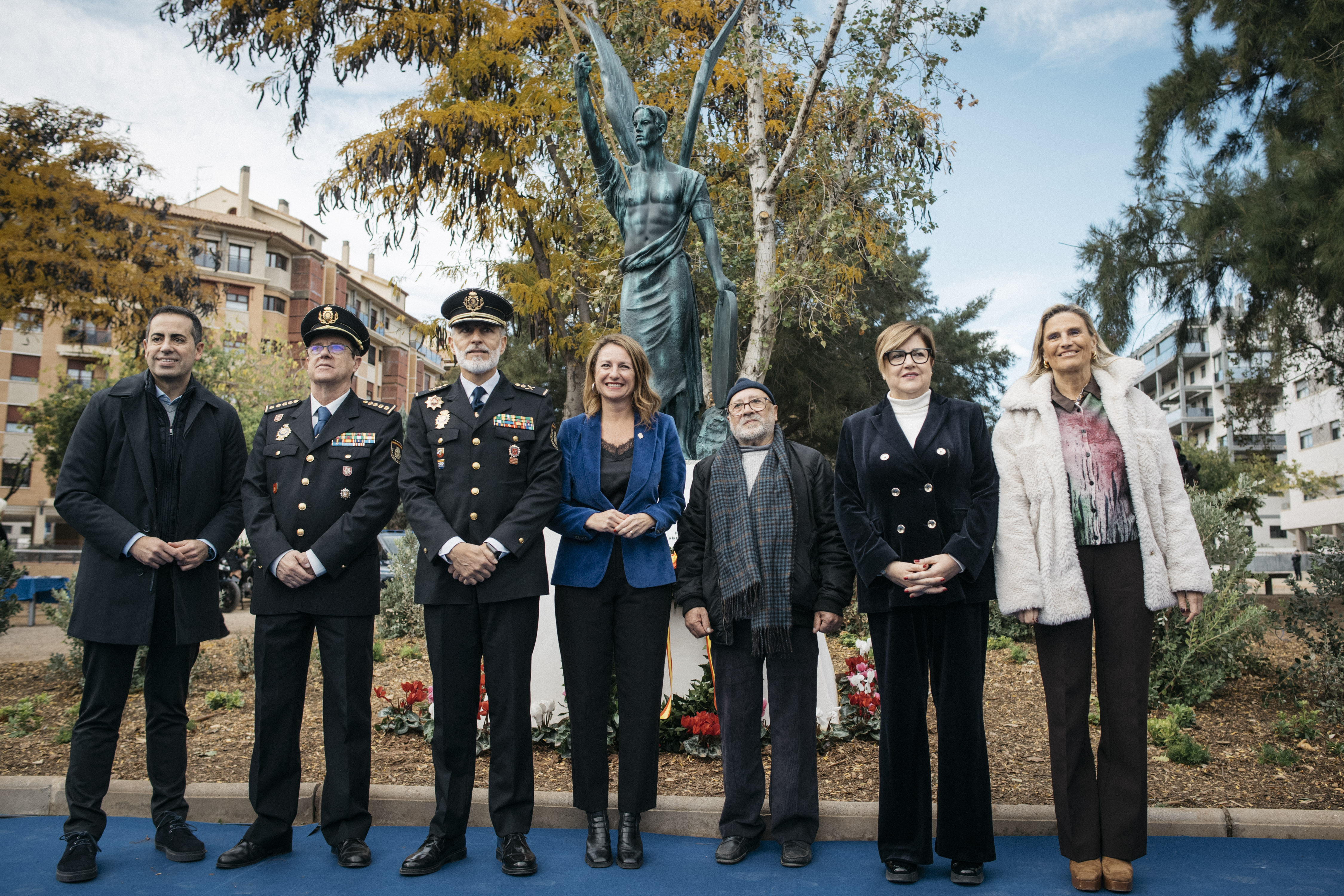 Castelló descobreix la nova escultura del ‘Àngel Custodi’ i estrena el ‘Passeig de la Policia Nacional’ en homenatge al 200 aniversari d'aquest Cos