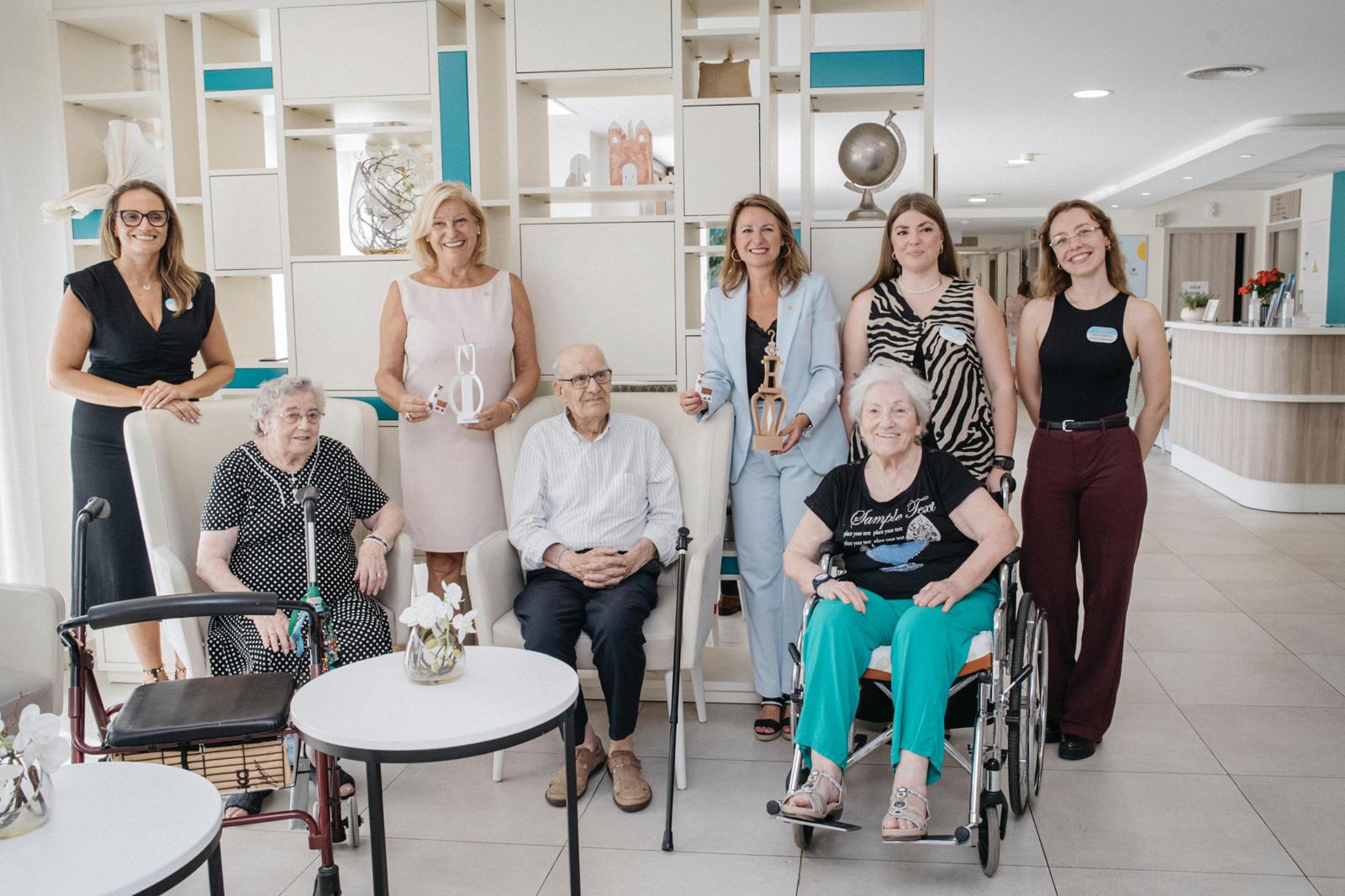 La alcaldesa anuncia la puesta en marcha de un proyecto intergeneracional entre alumnos y residencias de mayores avanzando así en el Primer Plan Municipal de Personas Mayores