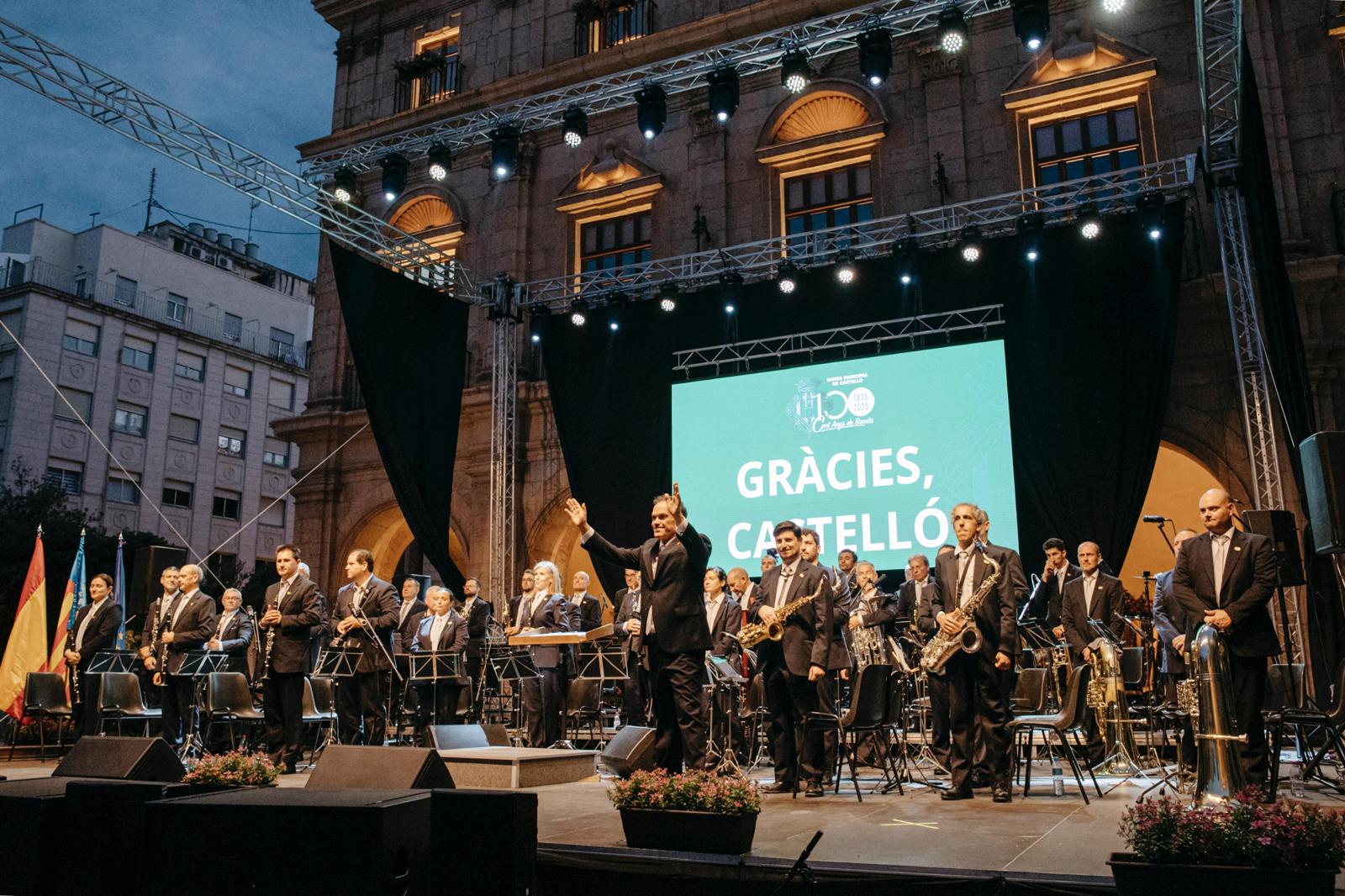 La Plaza Mayor acoge el concierto conmemorativo del centenario de la Banda Municipal de Castellón
