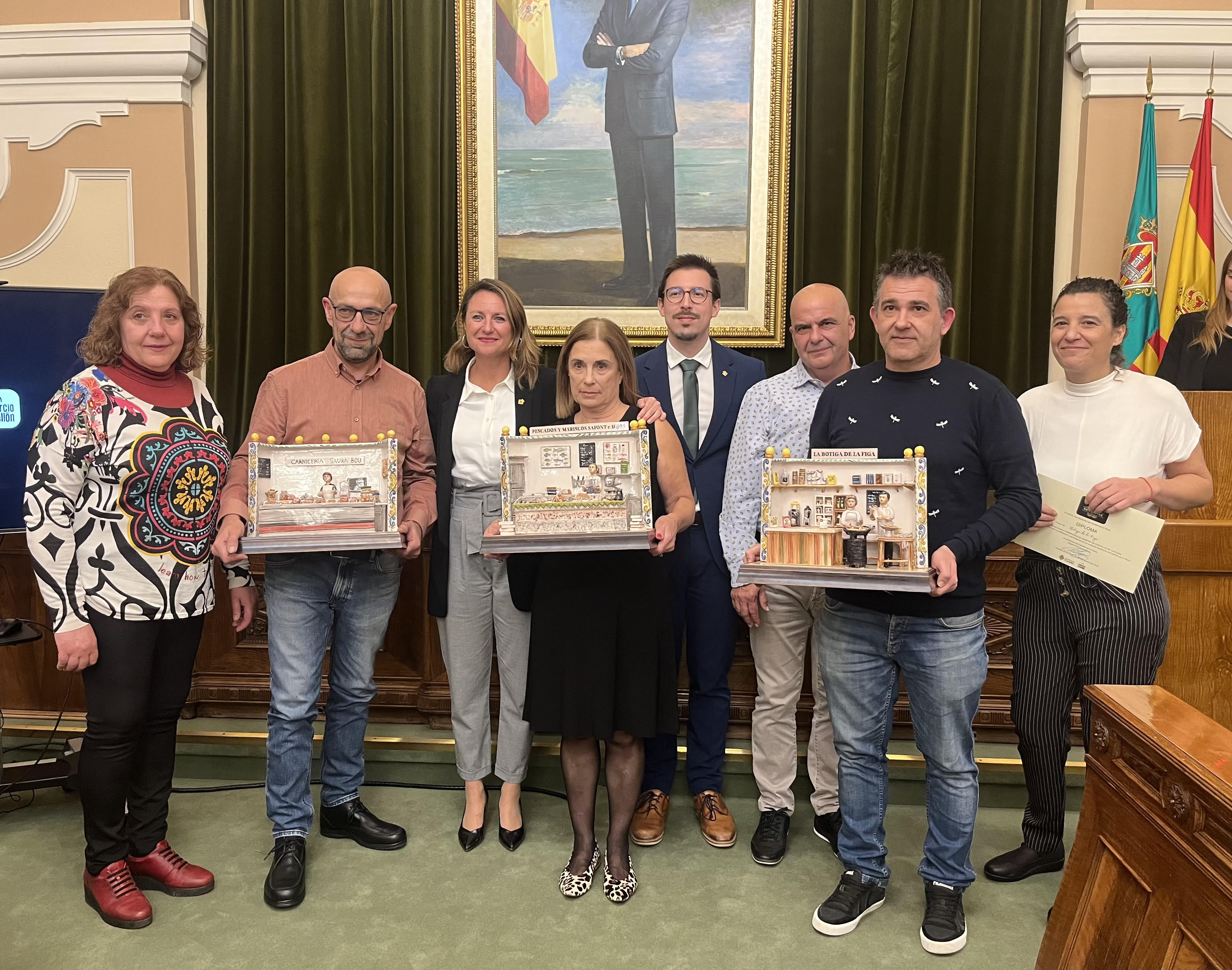 El Ayuntamiento de Castellón reconoce el legado de La Botiga de la Figa, Carnicería Hermanos Saura y Pescados Safont en la Gala Comercios Veteranos 2023