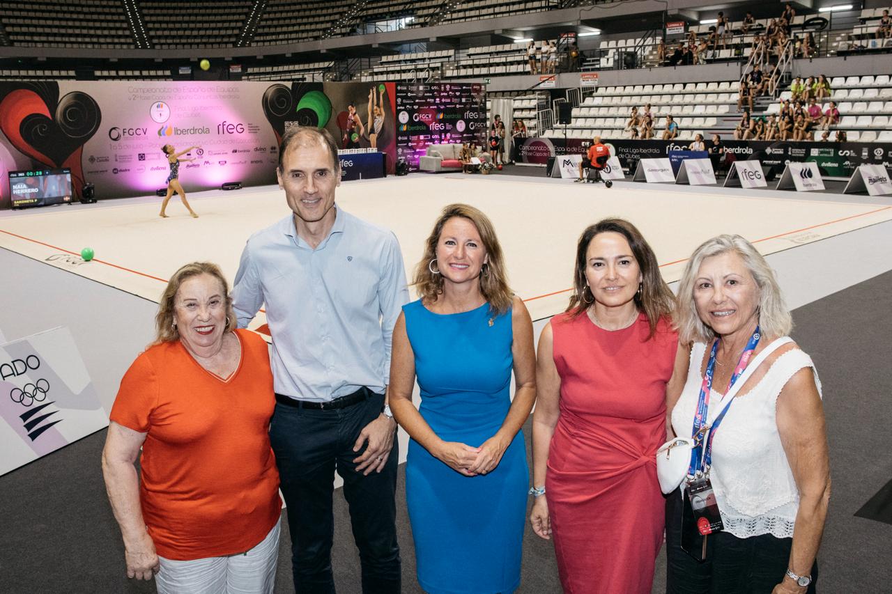 Carrasco visita les competicions de gimnàstica rítmica que reuneixen a Castelló a prop de 6.000 persones