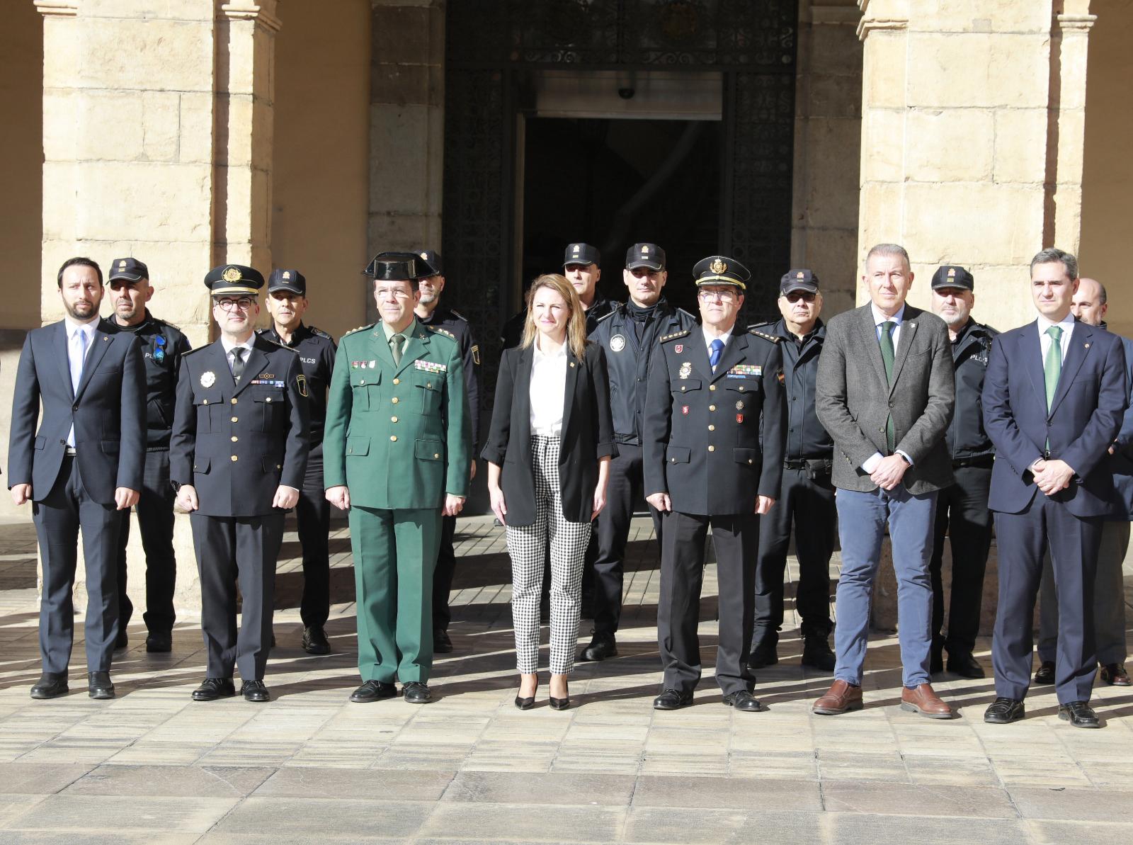L'Ajuntament de Castelló guarda un minut de silenci en homenatge als guàrdies civils morts en acte de servei a Barbate