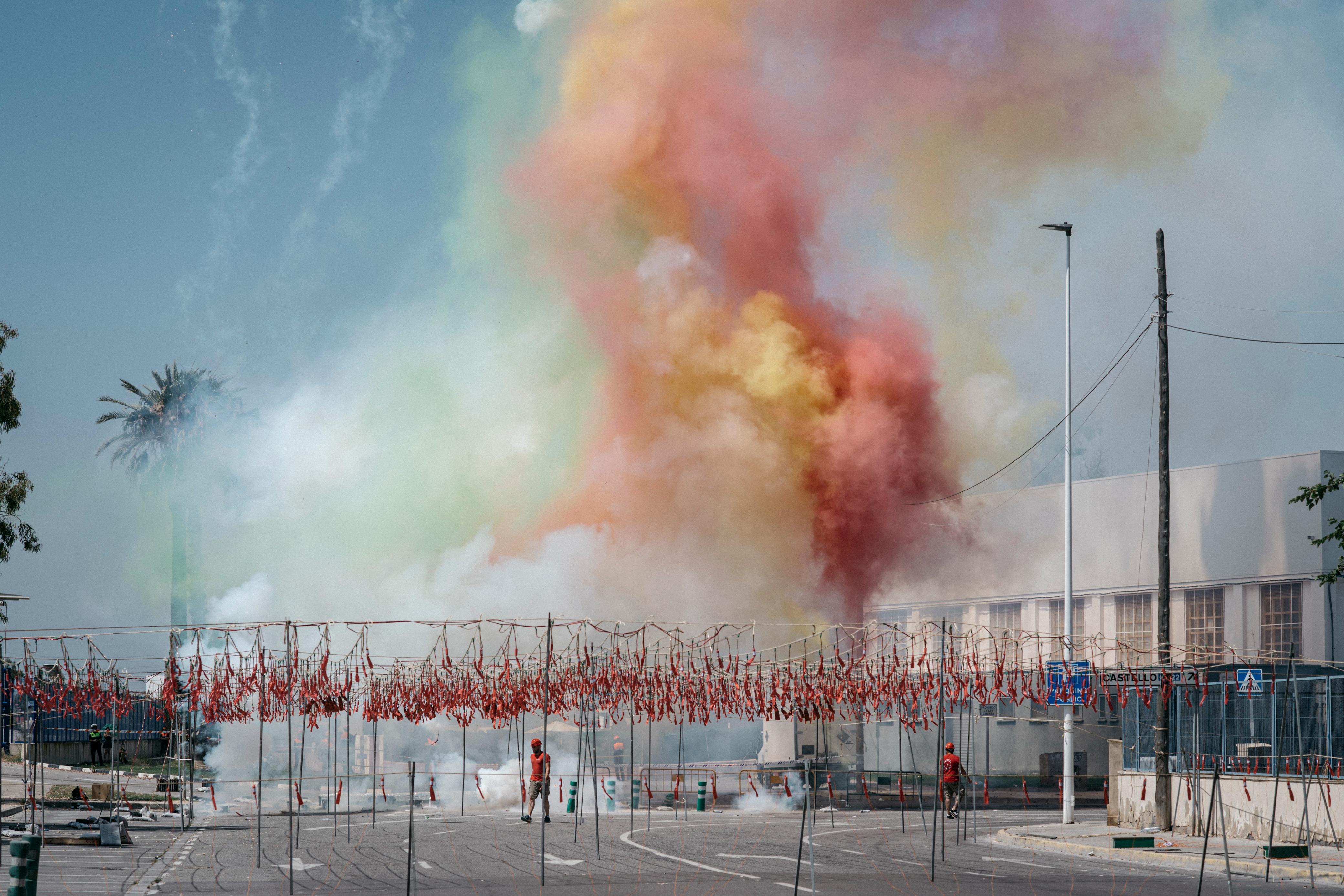 La tradicional mascletà posa en marxa la LXXIII edició de les Festes de Sant Pere del Grau de Castelló