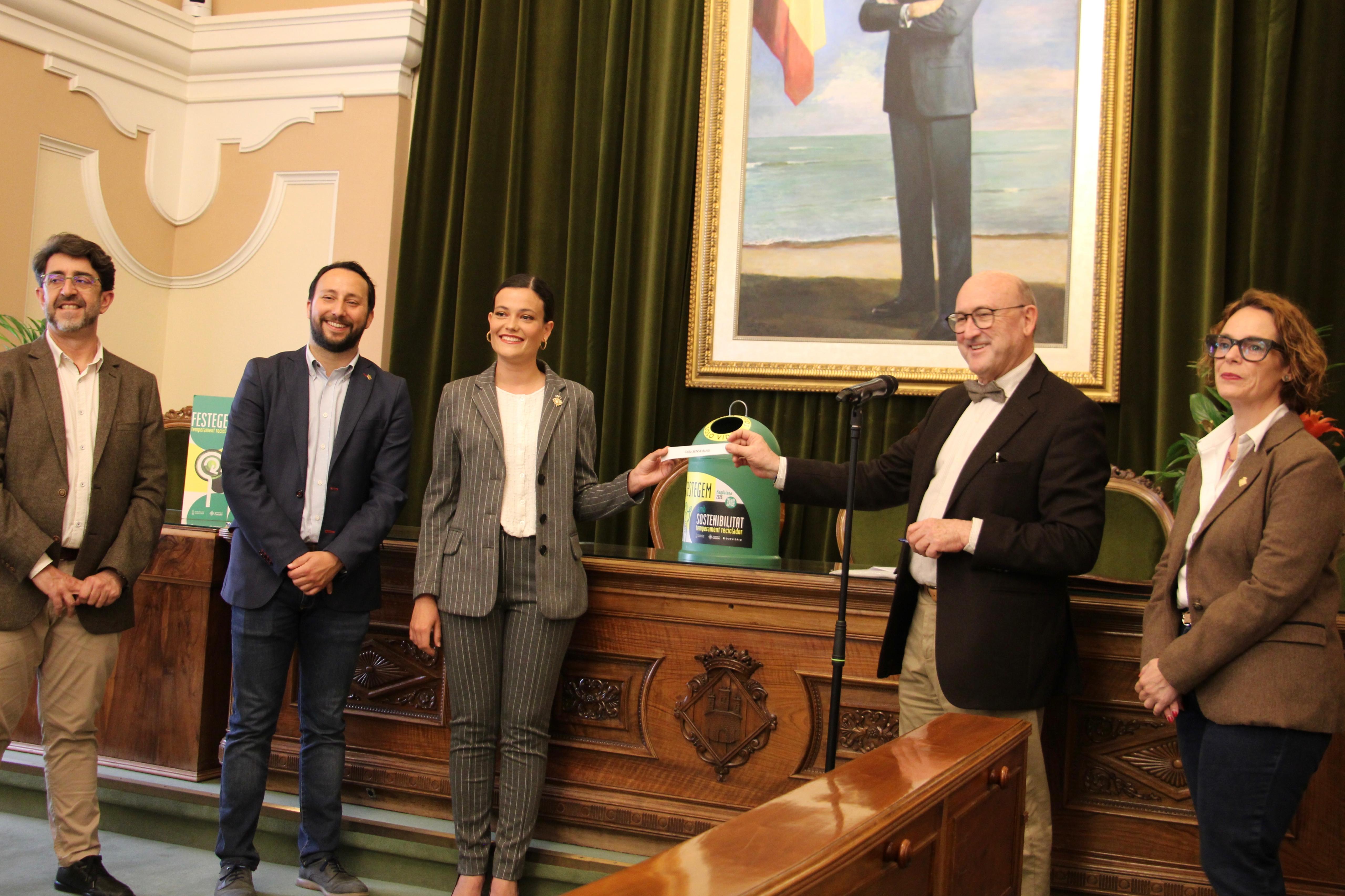 La colla Sense Blau gana el sorteig de la campanya de foment del reciclatge d´Ecovidrio durant les festes de la Magdalena 2026, dotat amb 3.000 euros