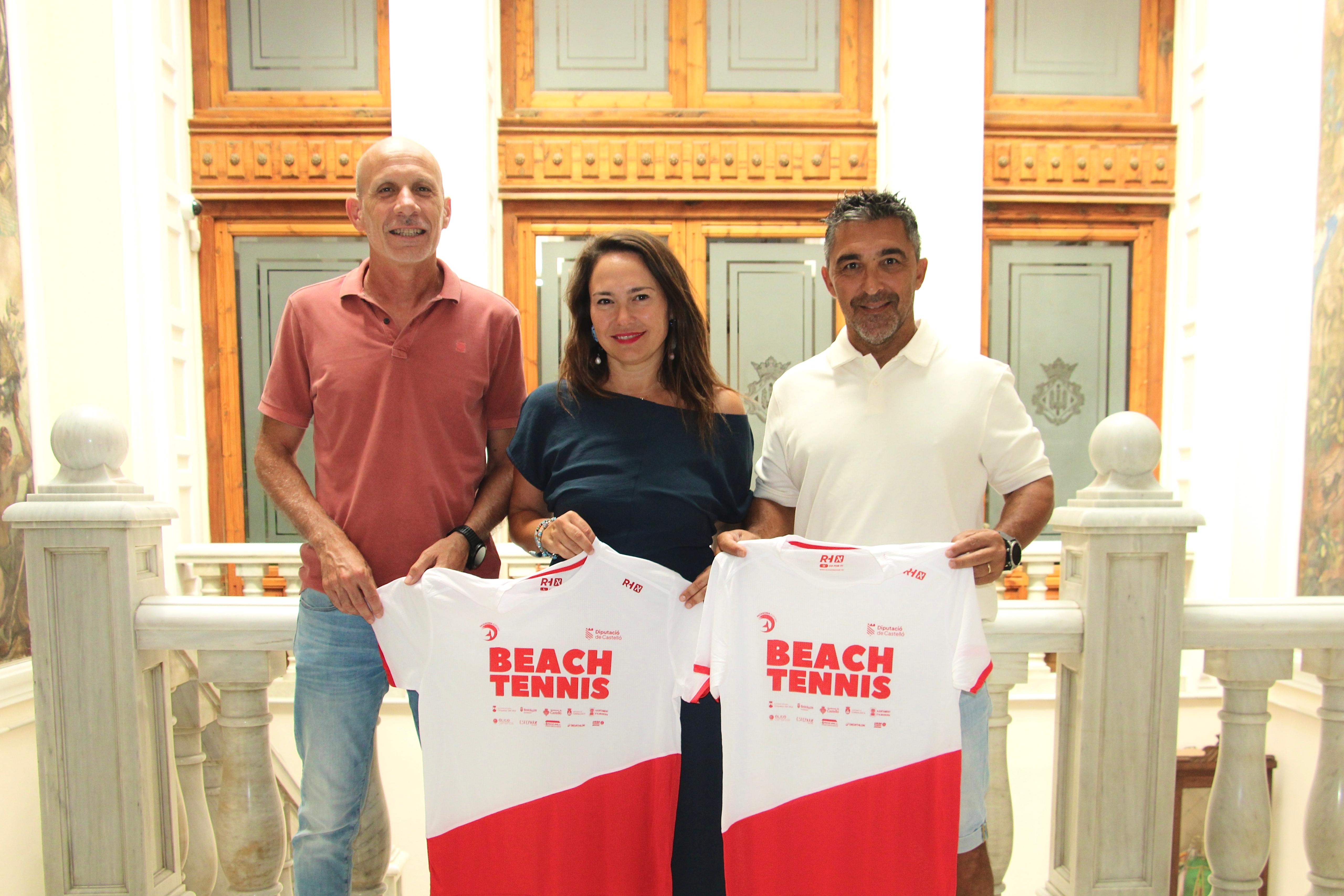 La playa del Gurugú acoge un nuevo evento deportivo este verano con el Circuito Provincial de Beach Tennis