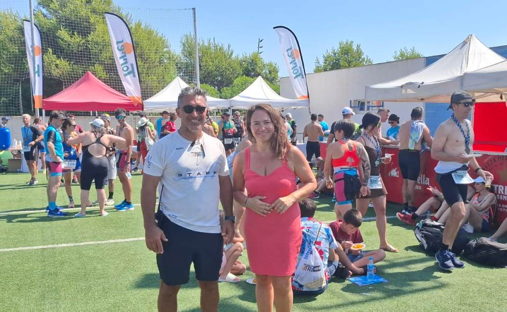 Hurtado asiste a la jornada final de un triatlón Mediterránea TRI de Castellón de récord con más de 1.300 participantes