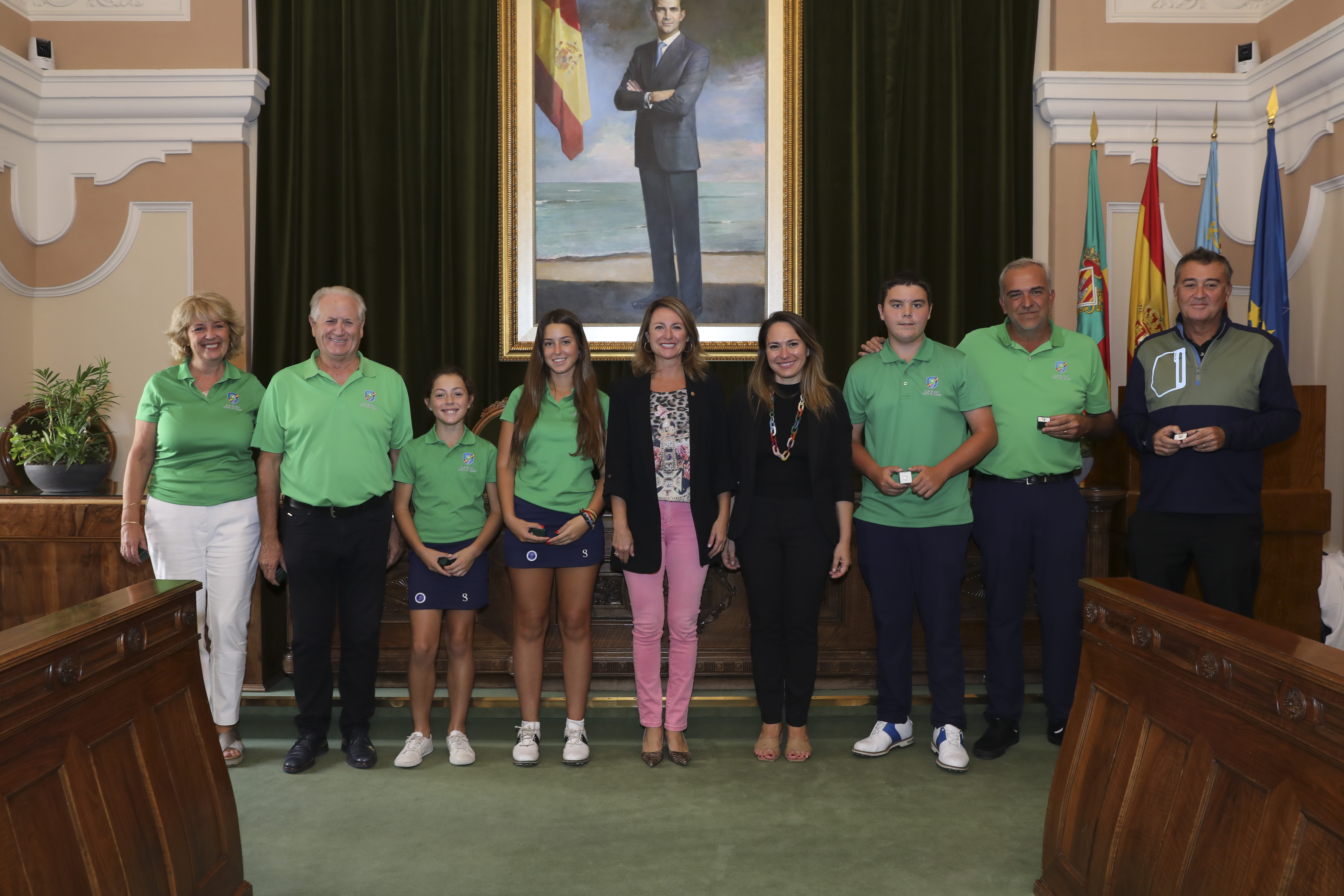 L'alcaldessa rep als campions d'Espanya de golf en la categoria infantil i sub10
