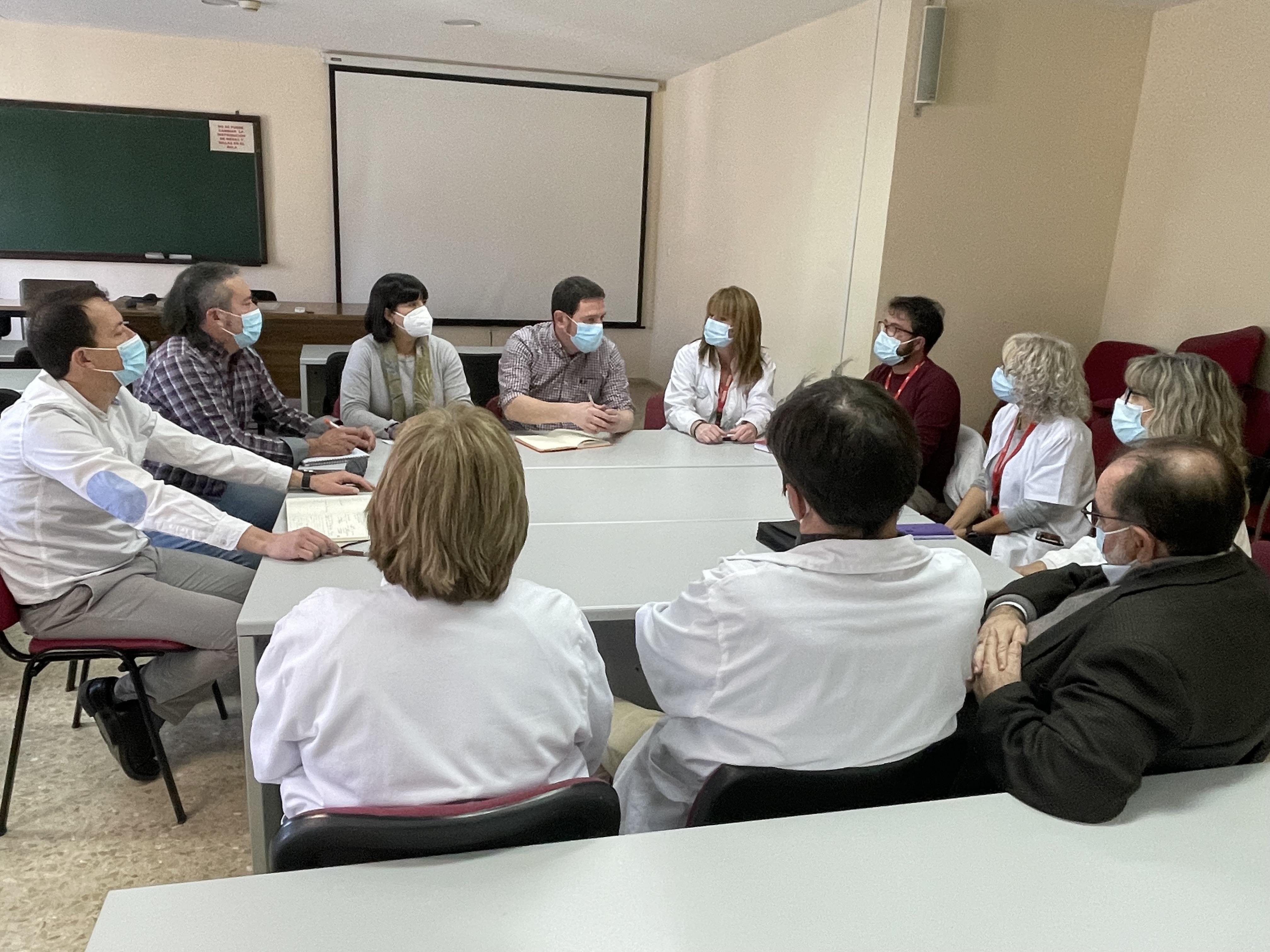 Garcia: “Es necesario que Castelló tenga infraestructuras sanitarias de primera con habitaciones de uso individual y una Atención Primaria en condiciones que libere las listas de espera y la derivación de pacientes a Urgencias»
