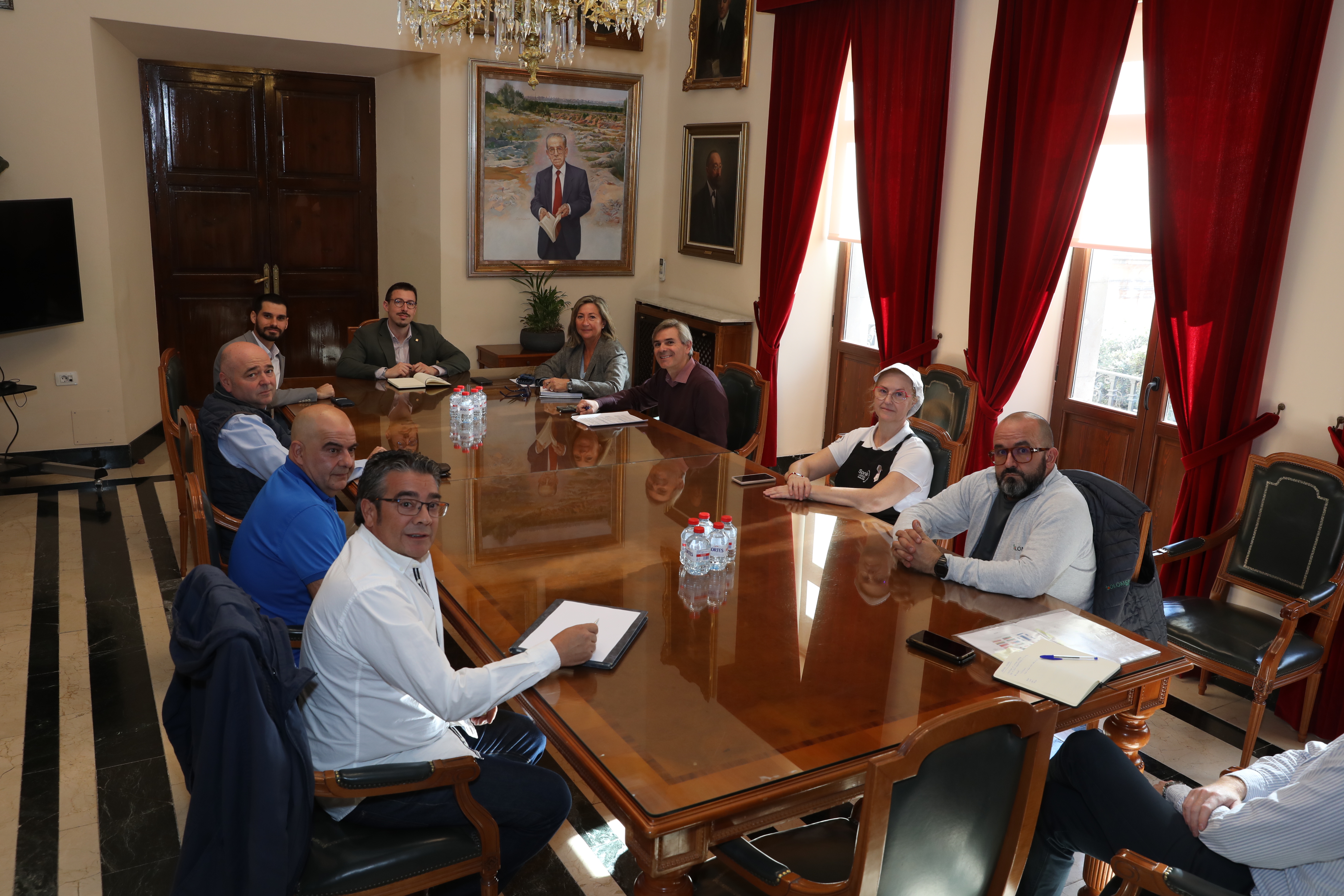 
		
		El Govern de Castelló i els venedors pacten un calendari de reunions per a impulsar junts el projecte de remodelació del Mercat Central
	