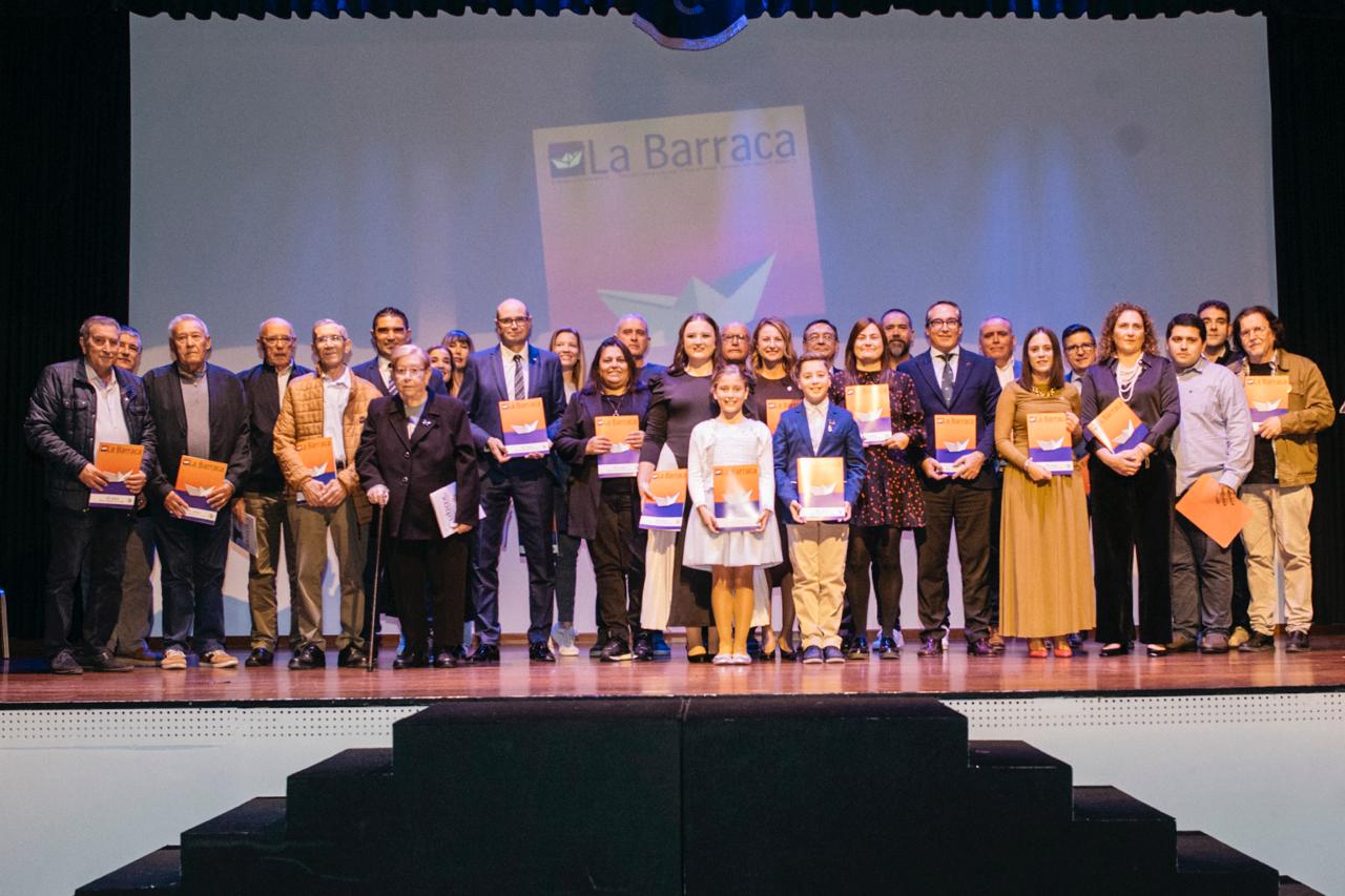El Grau de Castelló ret homenatge a l'Associació Cultural La Barraca en la gala de commemorativa del seu 40 aniversari