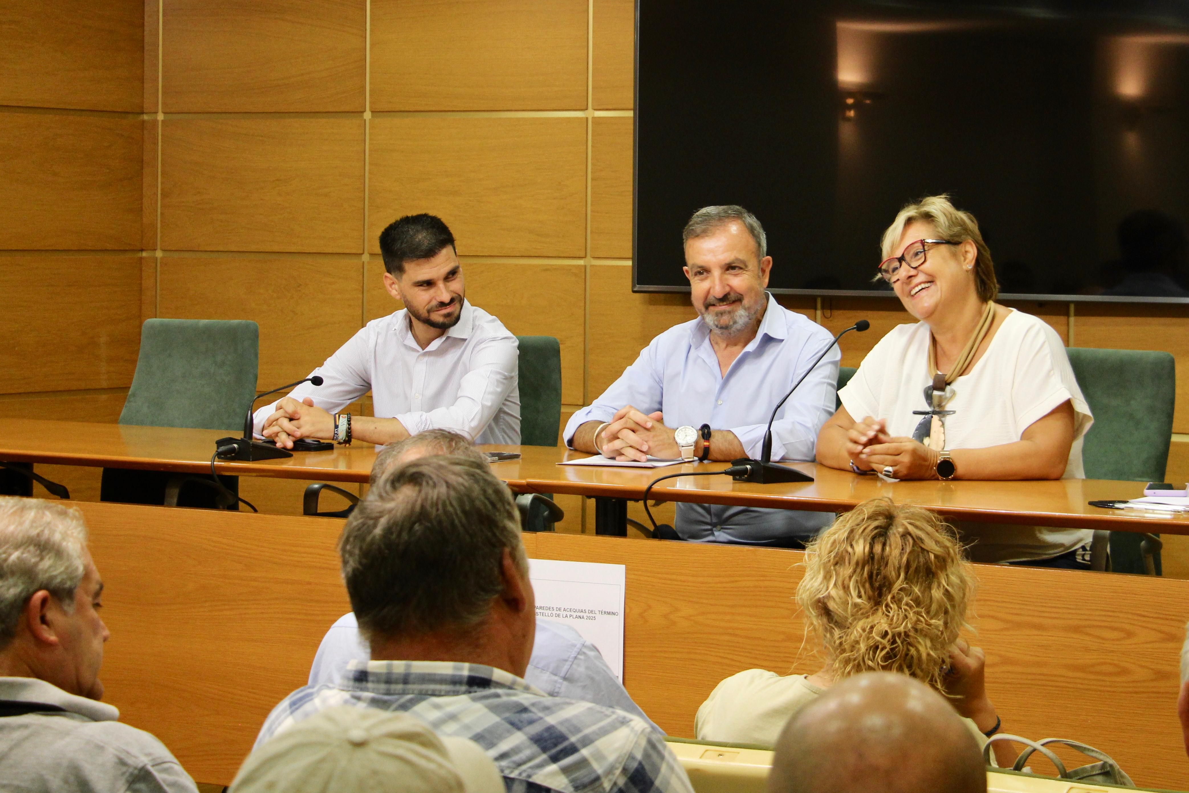 Castellón da la bienvenida a 45 trabajadores del programa de Fomento del Empleo Agrario para reforzar caminos y acequias en la Marjalería