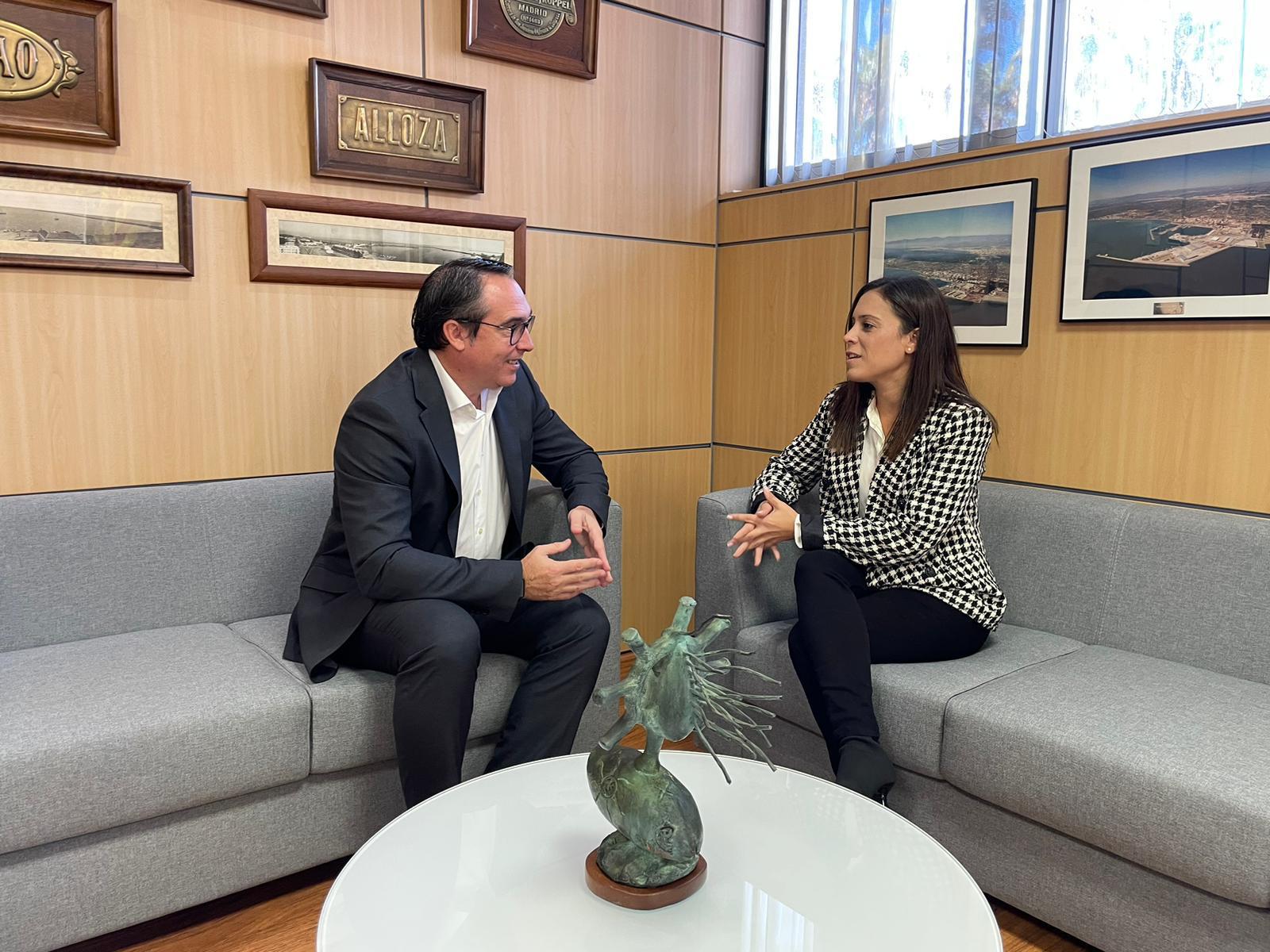 Ester Giner: “La cessió a l'Ajuntament del Jardí del Port per 20 anys és un compromís complit que ens permetrà obrir el quiosc després d'anys en l'oblit”