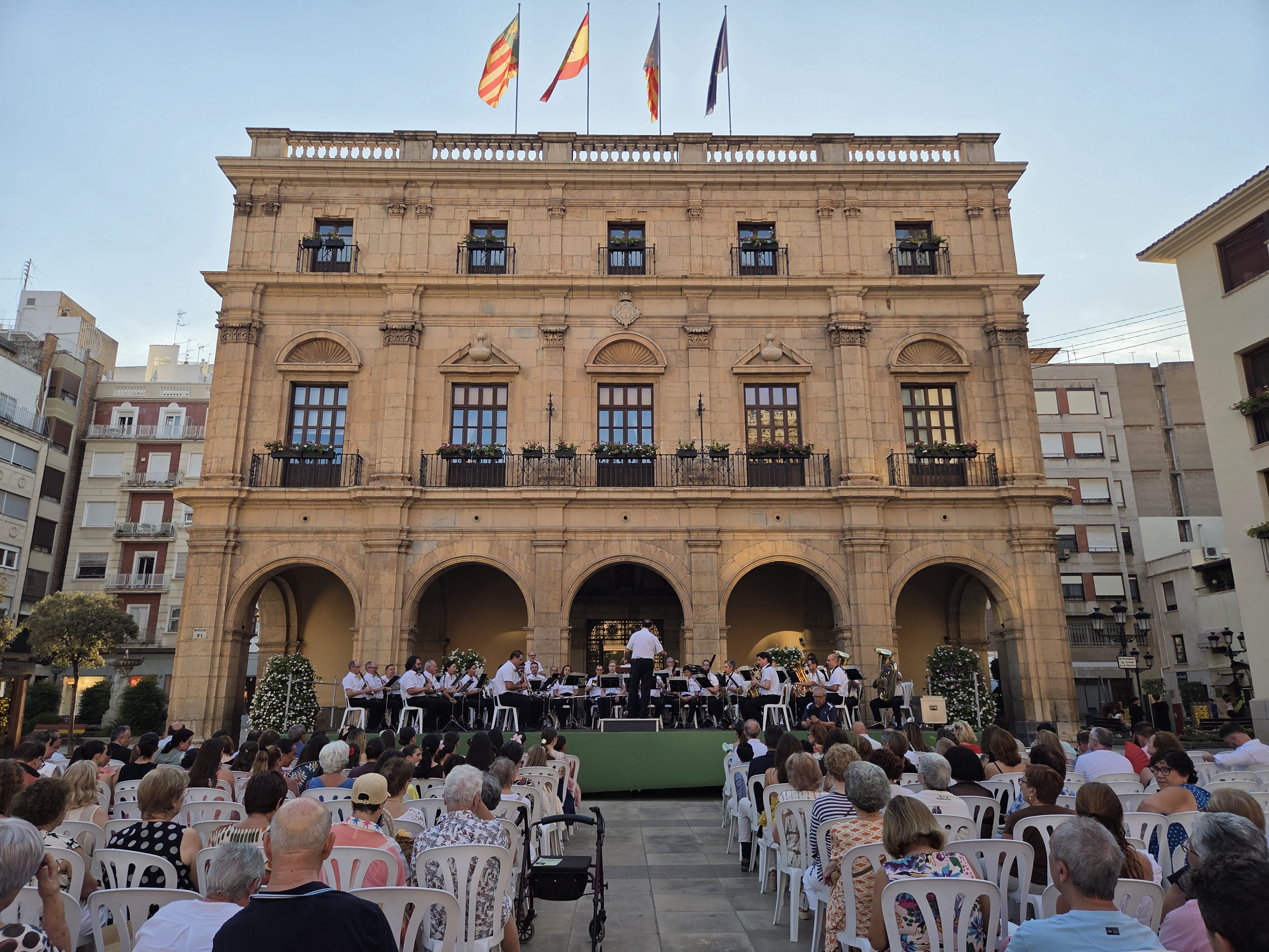 Castelló inicia els actes en honor a Sant Cristòfol amb el concert de la Banda Municipal en la Plaça Major