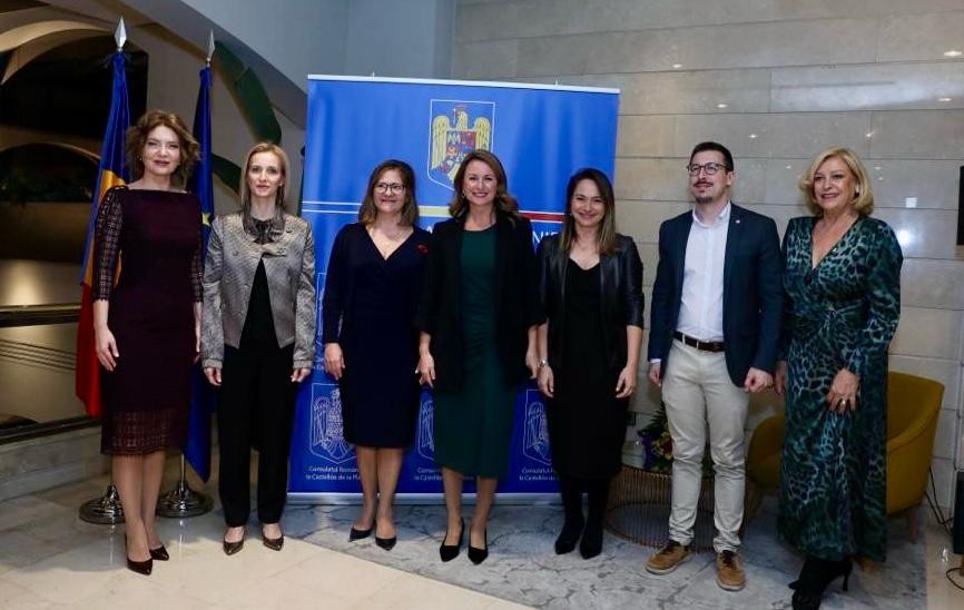 L'alcaldessa comparteix amb la comunitat romanesa la seua festa nacional