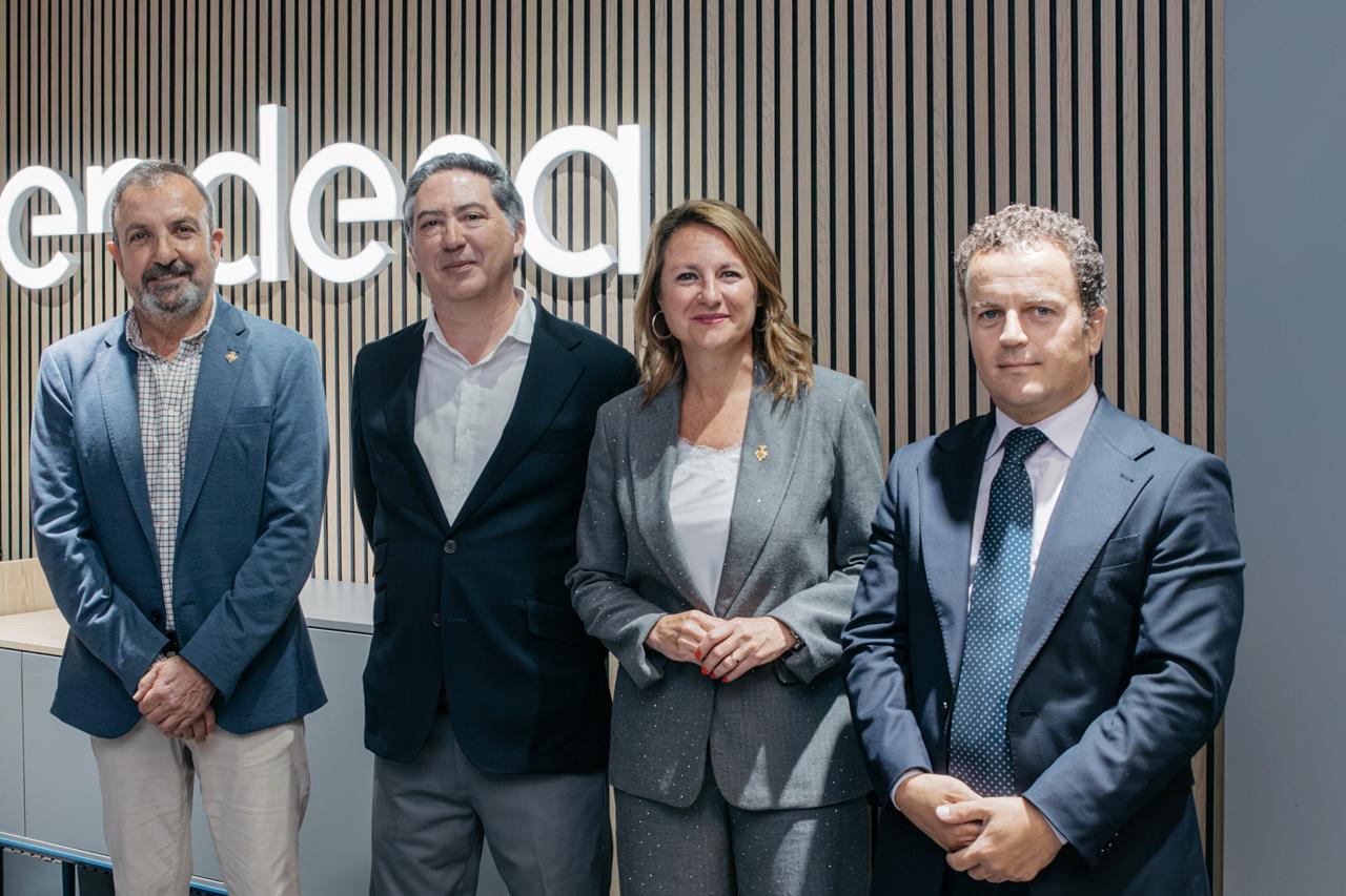 Carrasco posa en valor la importància de la dinamització del centre de la ciutat en la visita al nou Punt Endesa en Castelló