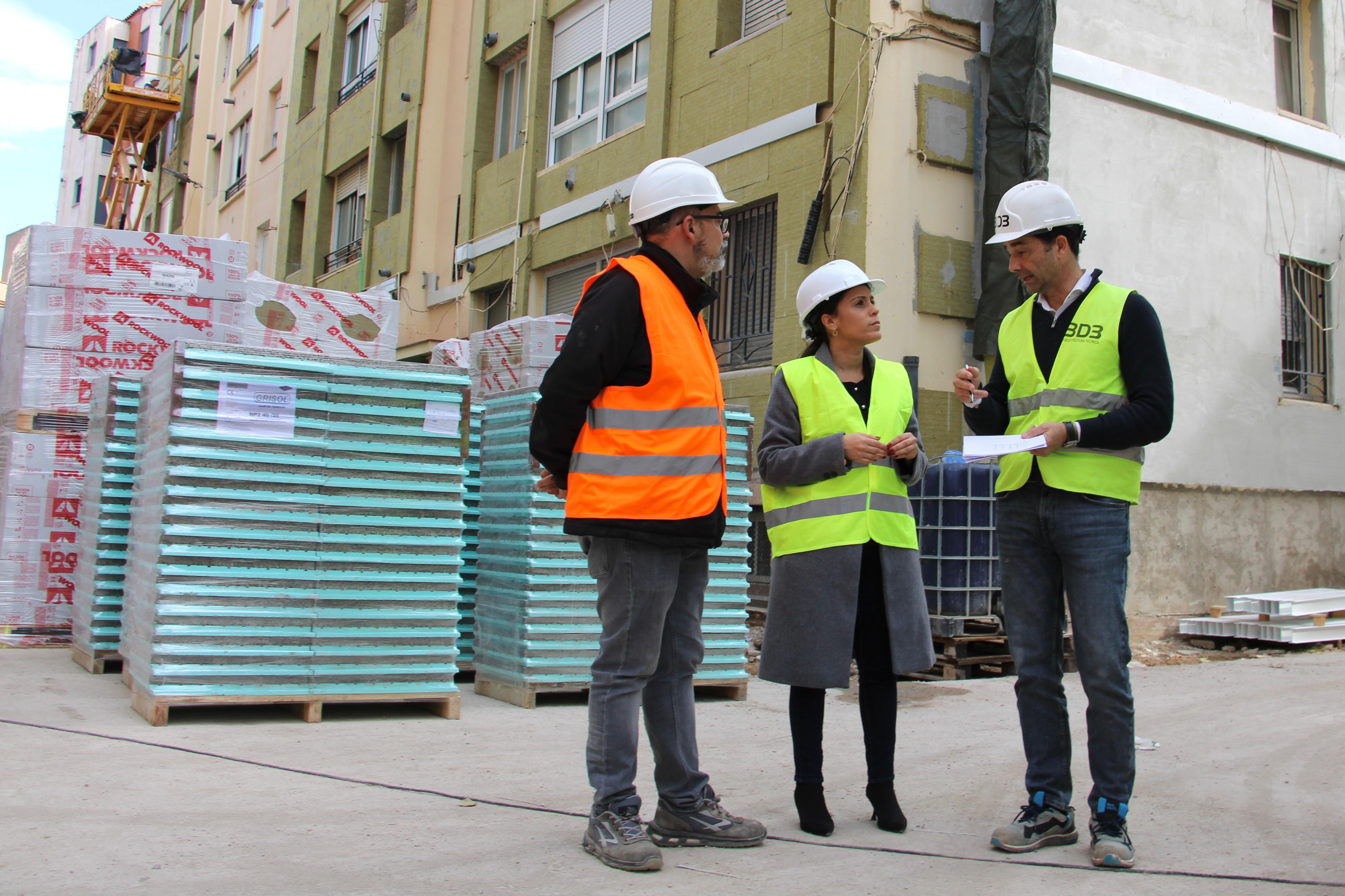 Giner visita el Pla de Barris en el grup Sequiol on s'ha completat ja en alguns dels seus blocs el 70% de la rehabilitació