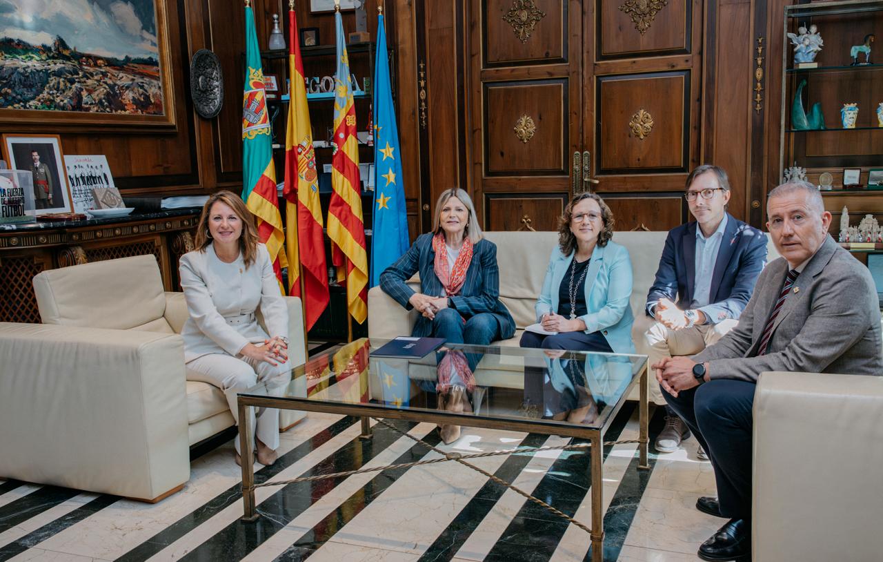 Begoña Carrasco avanza con Educación en el Conservatorio, que tendrá anteproyecto en mayo, y en el IES Crémor, que se licitará en el segundo semestre