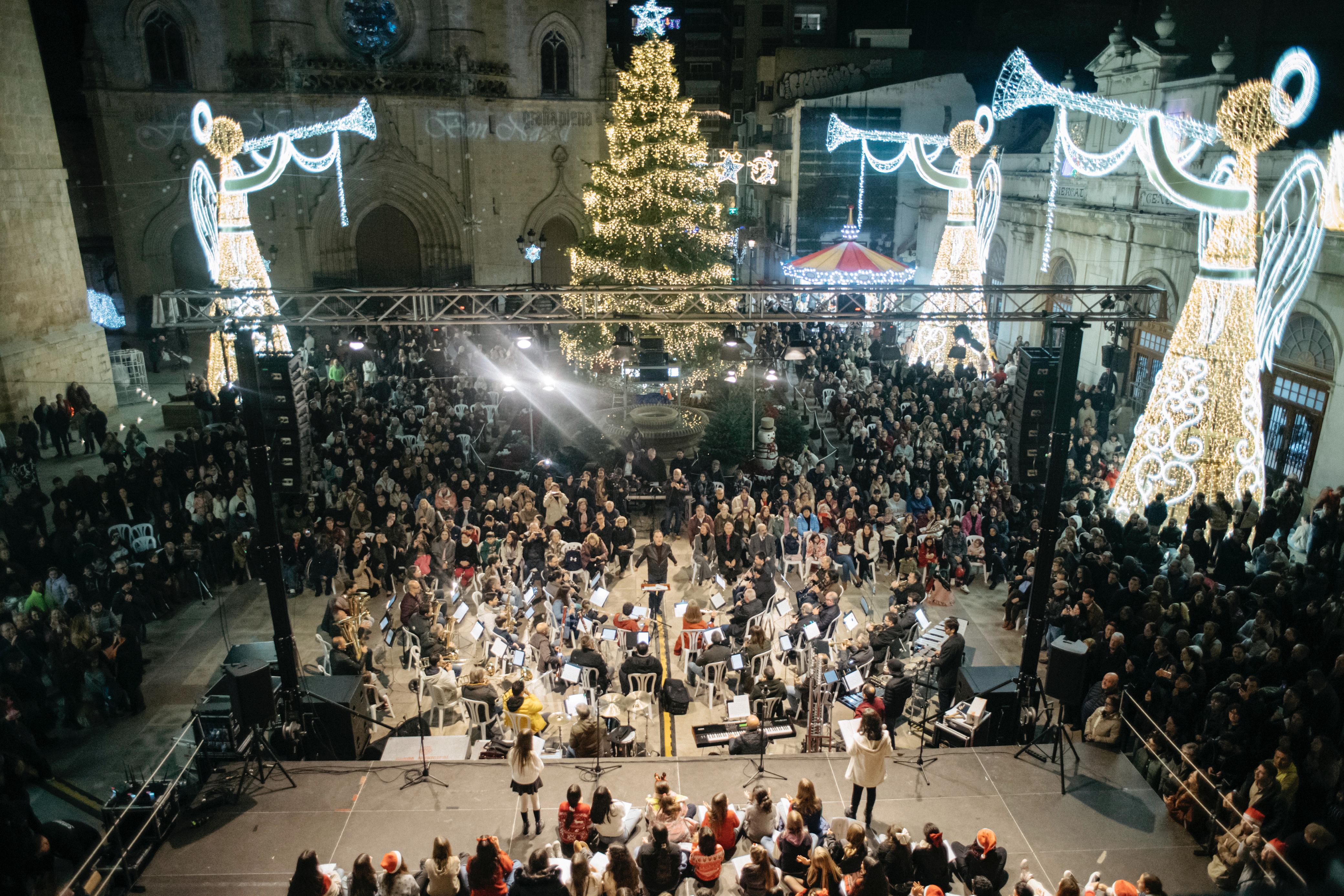 Castelló viu una gran festa infantil a ritme de “Nadales a la Plaça Major”