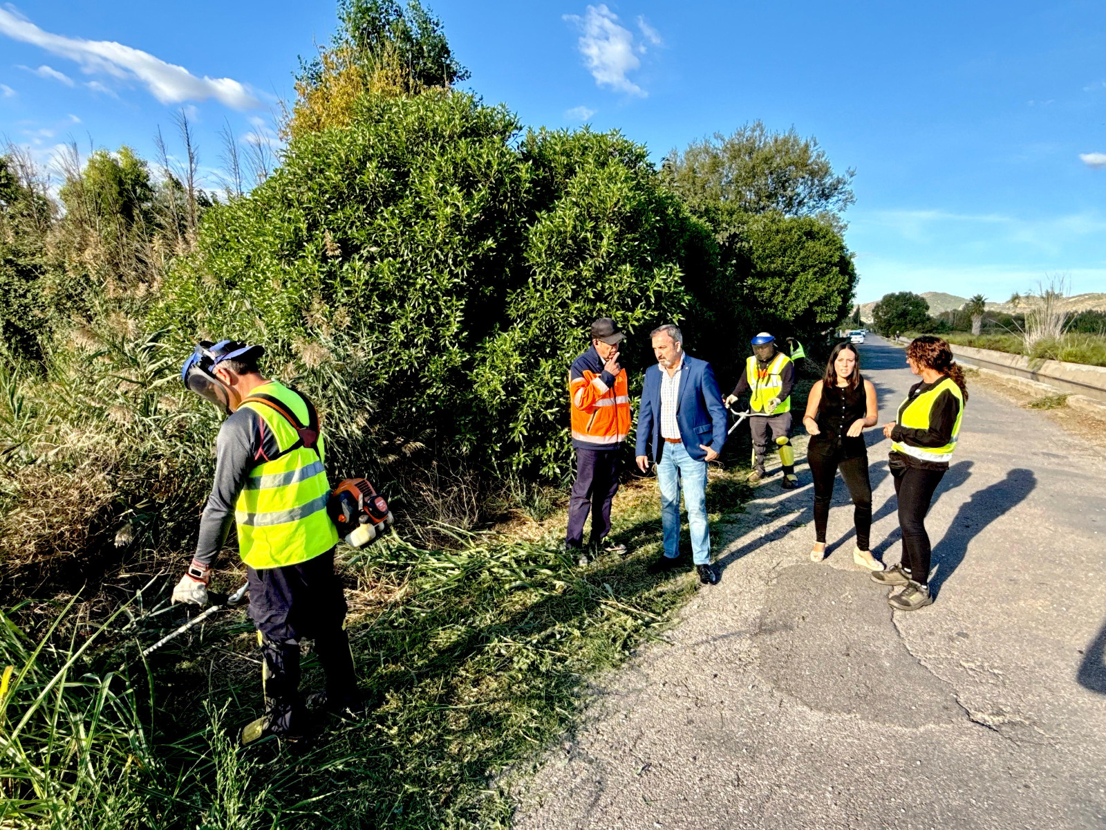 Un total de 45 persones contractades en el Pla d'Ocupació Agrària adeqüen més de seixanta camins i séquies en Castelló