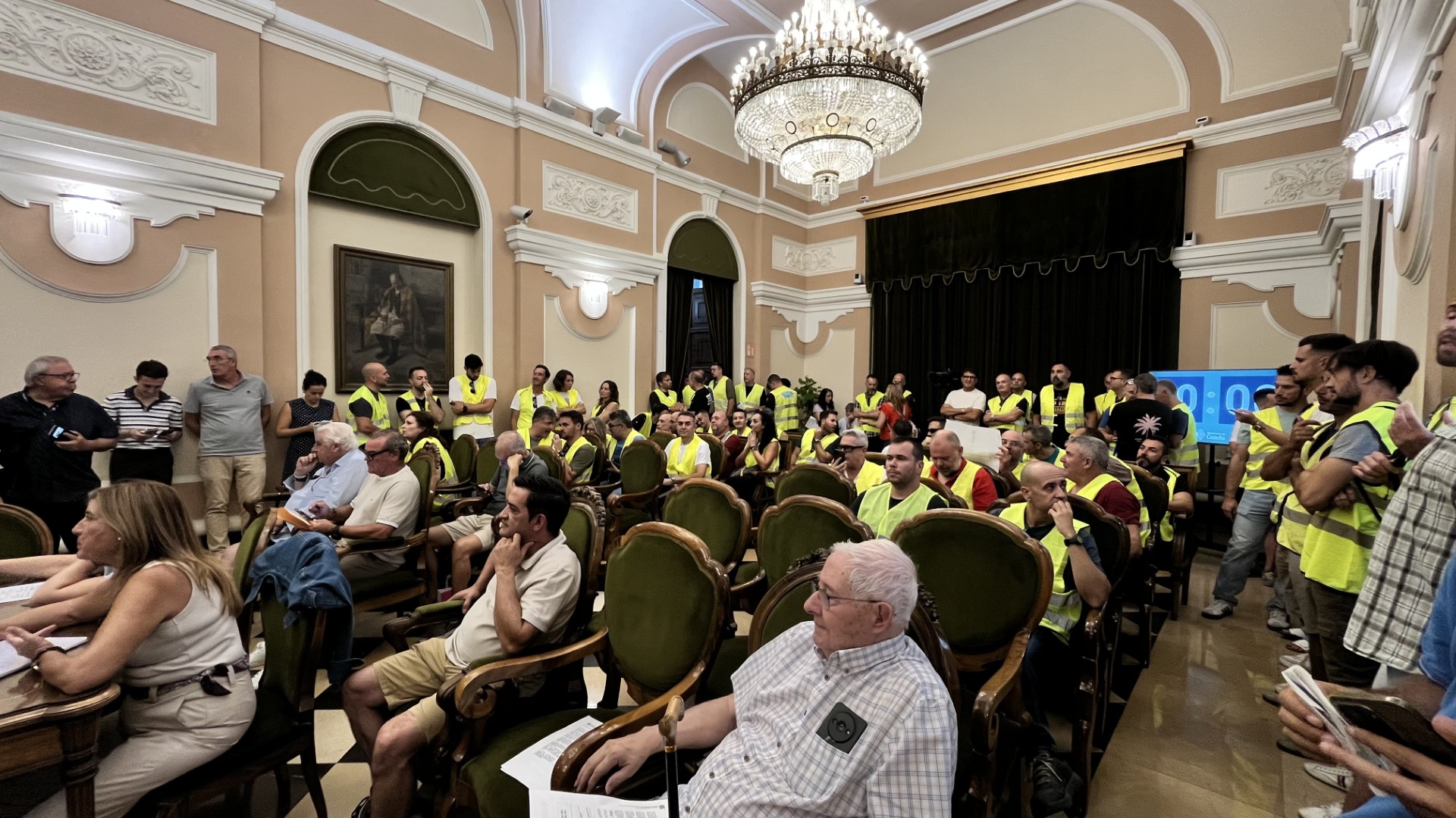 Begoña Carrasco dona l'esquena a les persones majors en vetar un pla de protecció enfront de la calor