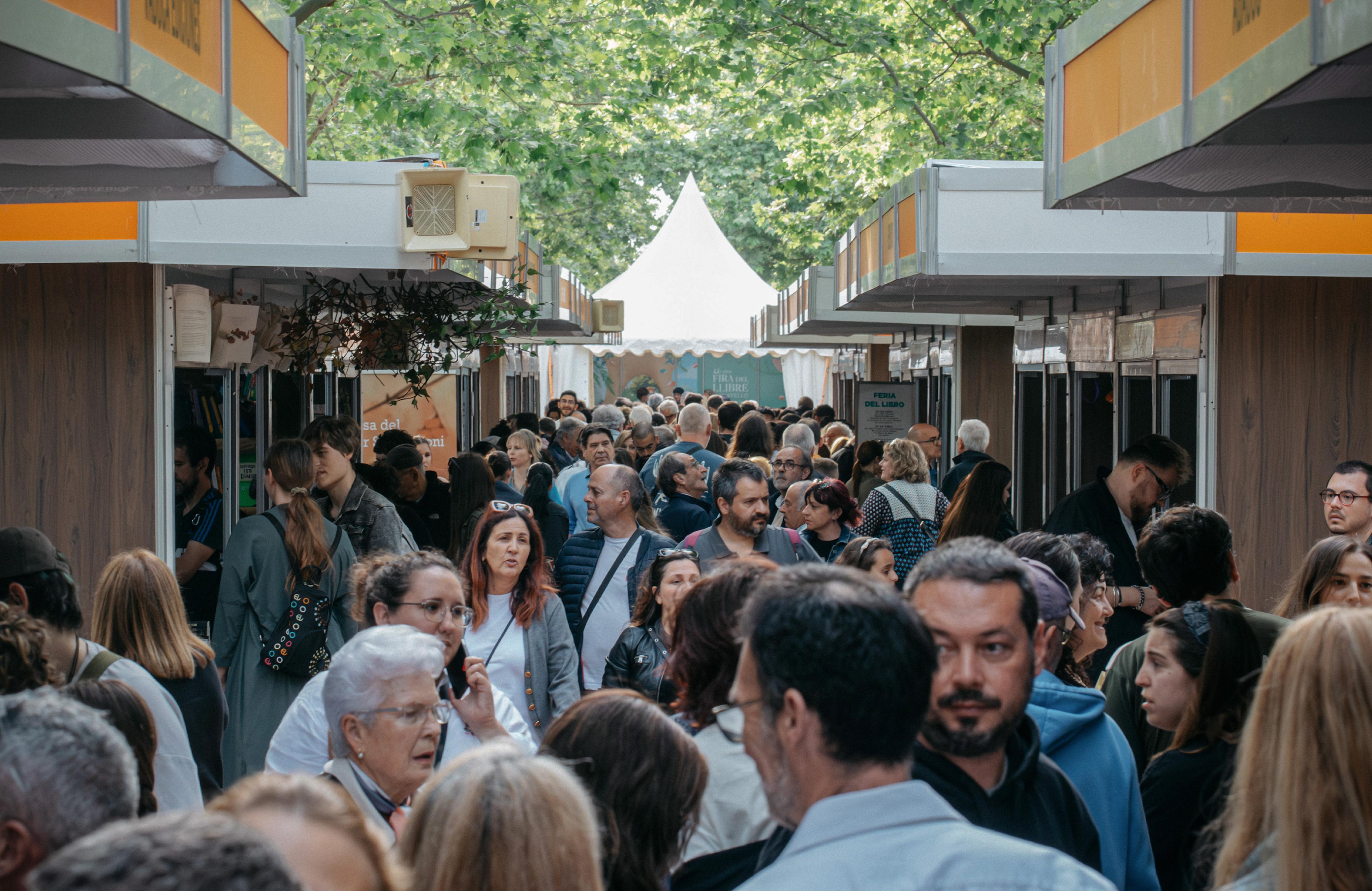 La Fira del Llibre tanca la seua edició més multitudinària amb 18.000 visitants, 12.000 llibres venuts i un impacte econòmic de més de 150.000 euros