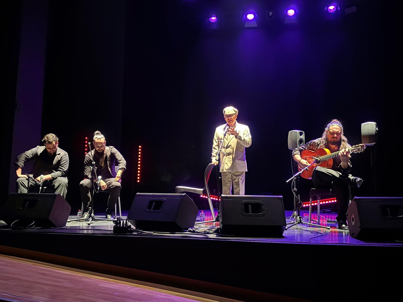 El Pele posa amb el seu ‘duende’ el fermall d'or al Festival Flamenc Ciutat de Castelló- II Memorial Juan Lloria
