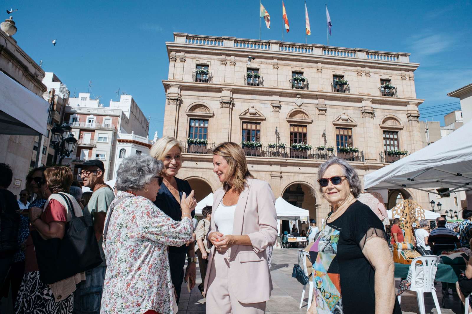 Carrasco acosta i comparteix la gestió municipal amb la ciutadania a través d'unes Juntes de Govern Local itinerants en els districtes