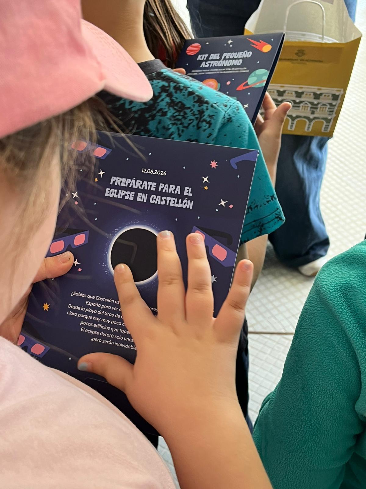 Arranca el repartiment del “Kit del Miniastrònom” entre escolars en el Plantario de Castelló
