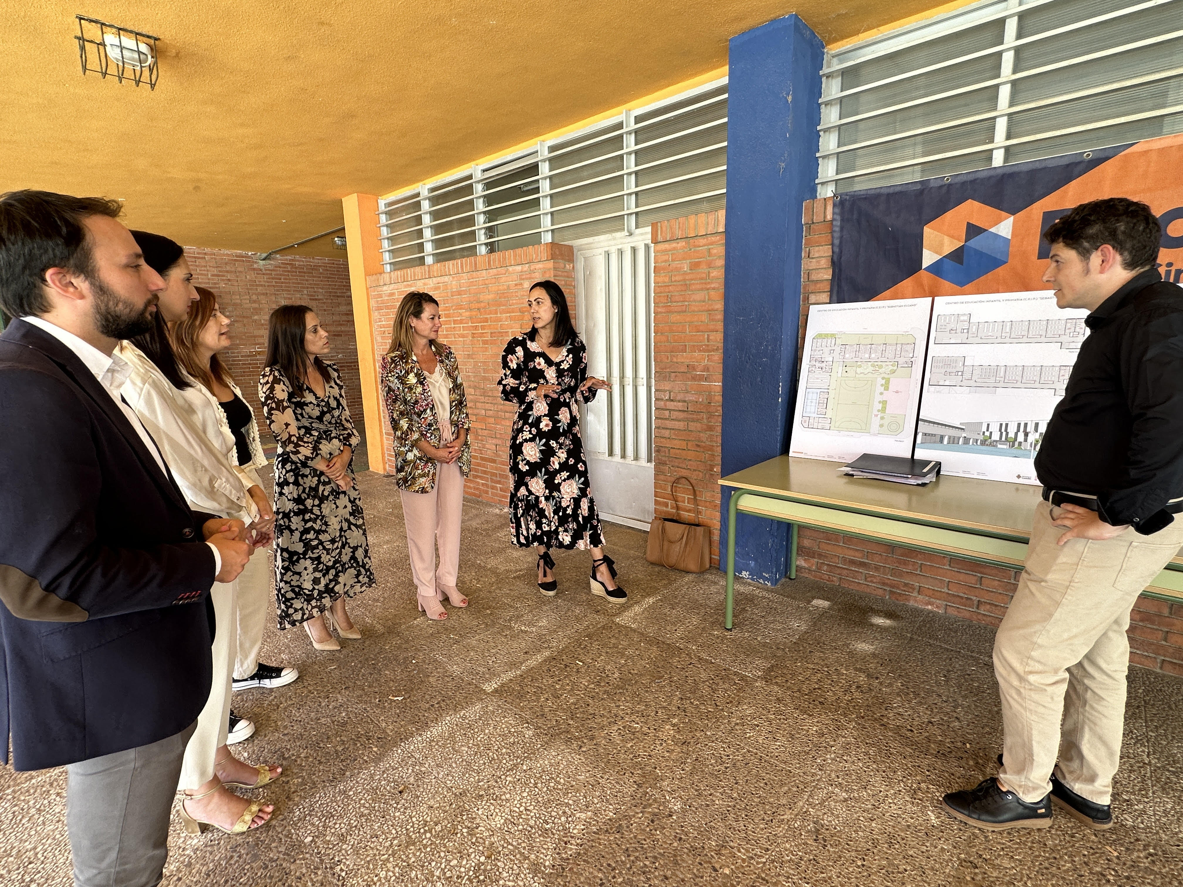 La alcaldesa asiste al inicio de las obras del nuevo colegio Juan Sebastián Elcano en el Grao