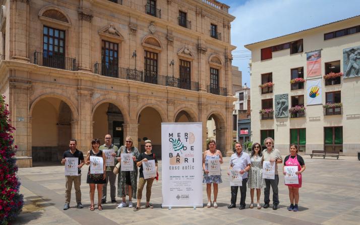 14-06-22 Ribera con el cartel de Mercat de Barri-2.jpg