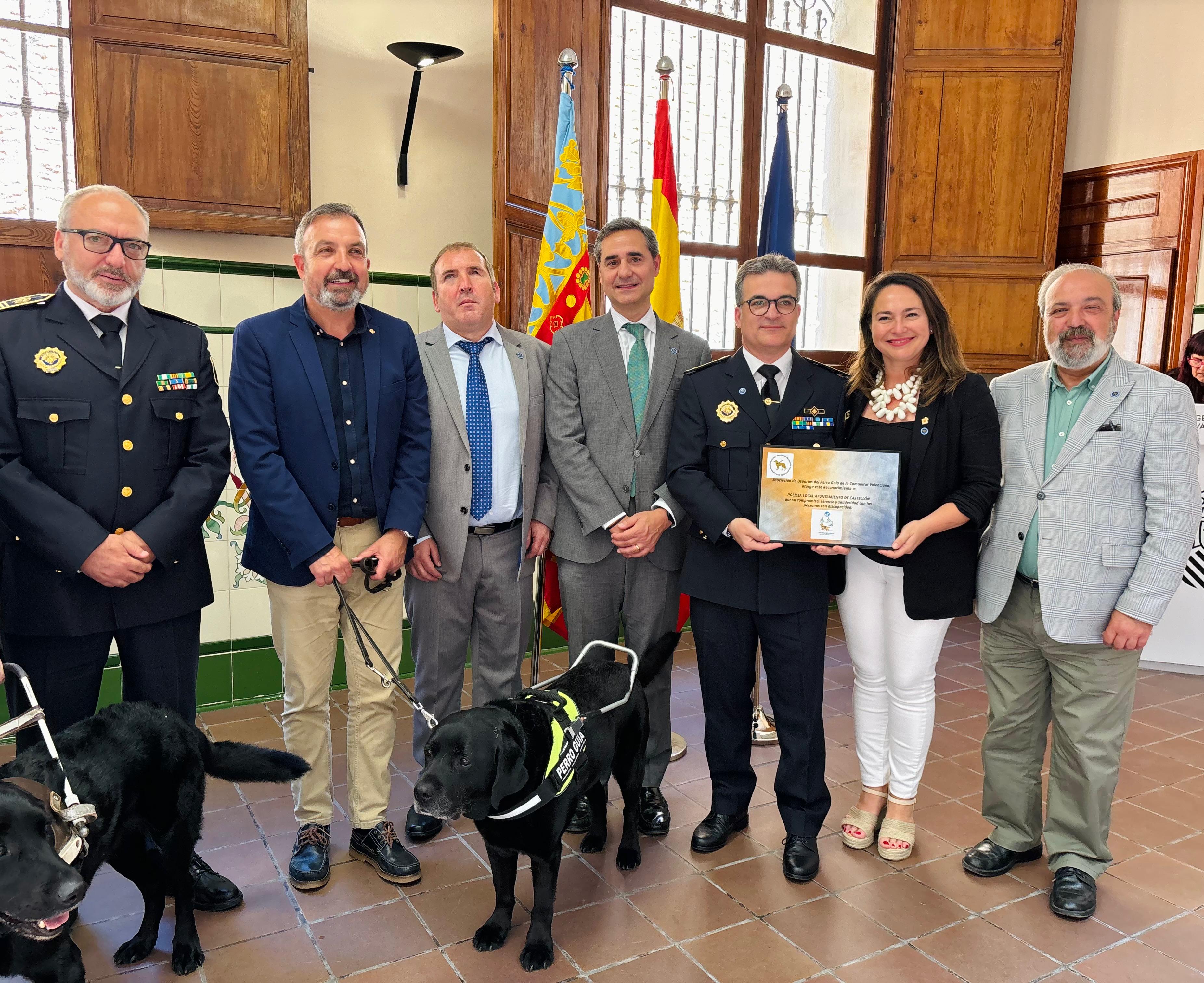 La Policía Local de Castellón, premiada por su por su labor en favor de la accesibilidad junto a ASPEGUI CV