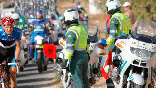 Castellón acoge una exposición de efectivos que la Guardia Civil y el Cuerpo Nacional de Policía destinan a cubrir “La Vuelta ciclista a España”