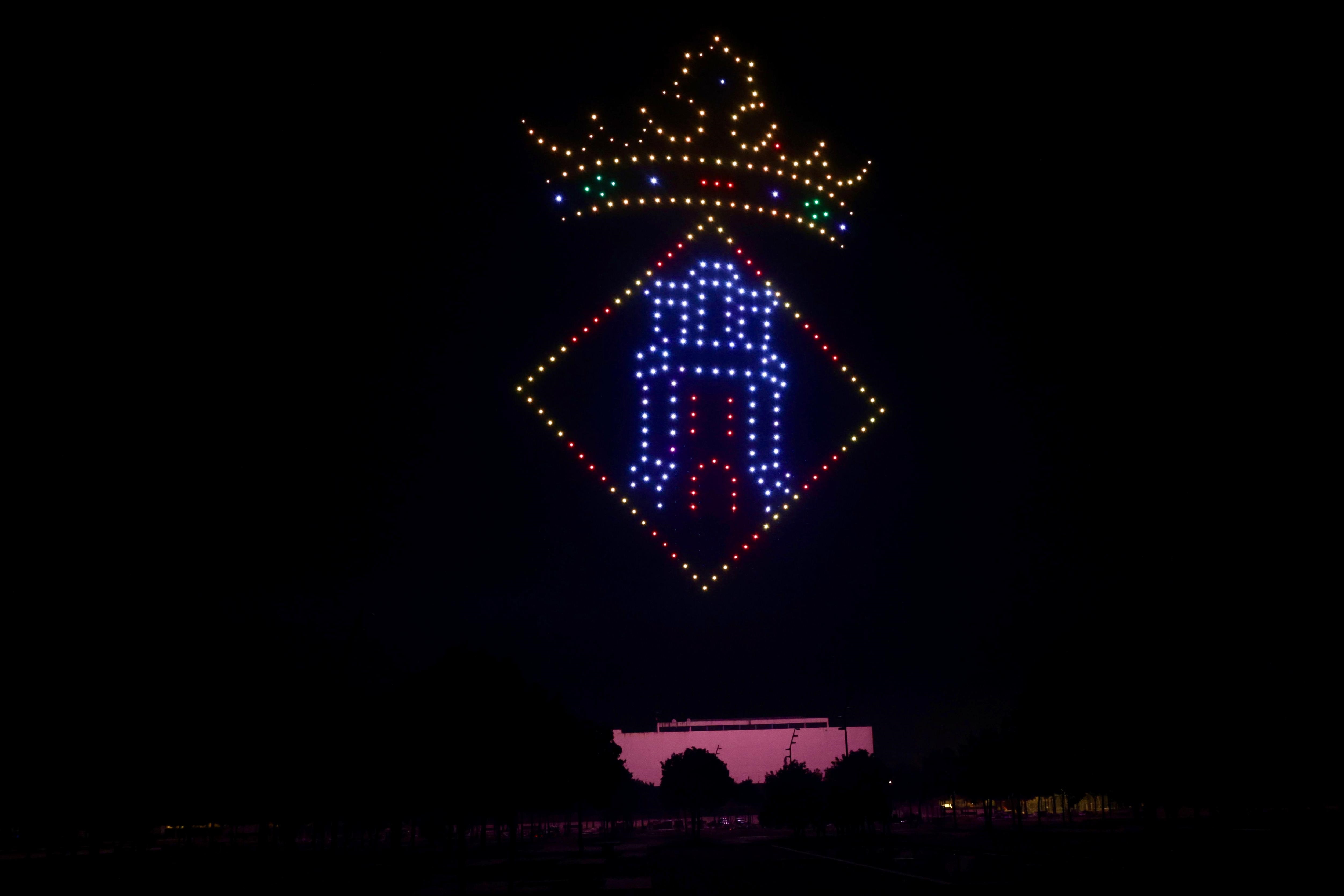 Castelló s'il·lumina amb més de 300 drons i un piromusical en un dels espectacles pirotècnics més esperats i aplaudits