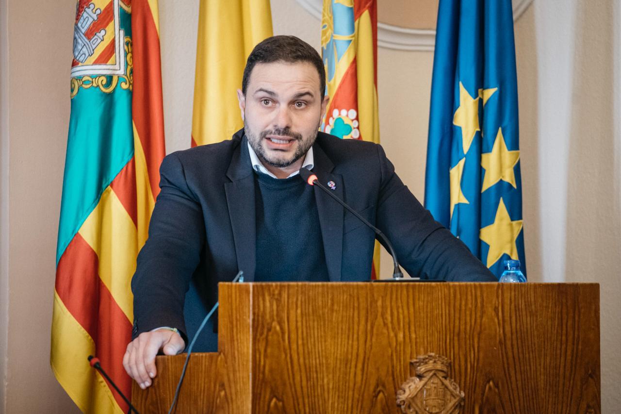 ‘Basurazo', retallades socials, brutícia i abandó dels barris marquen la gestió de Carrasco en 2025